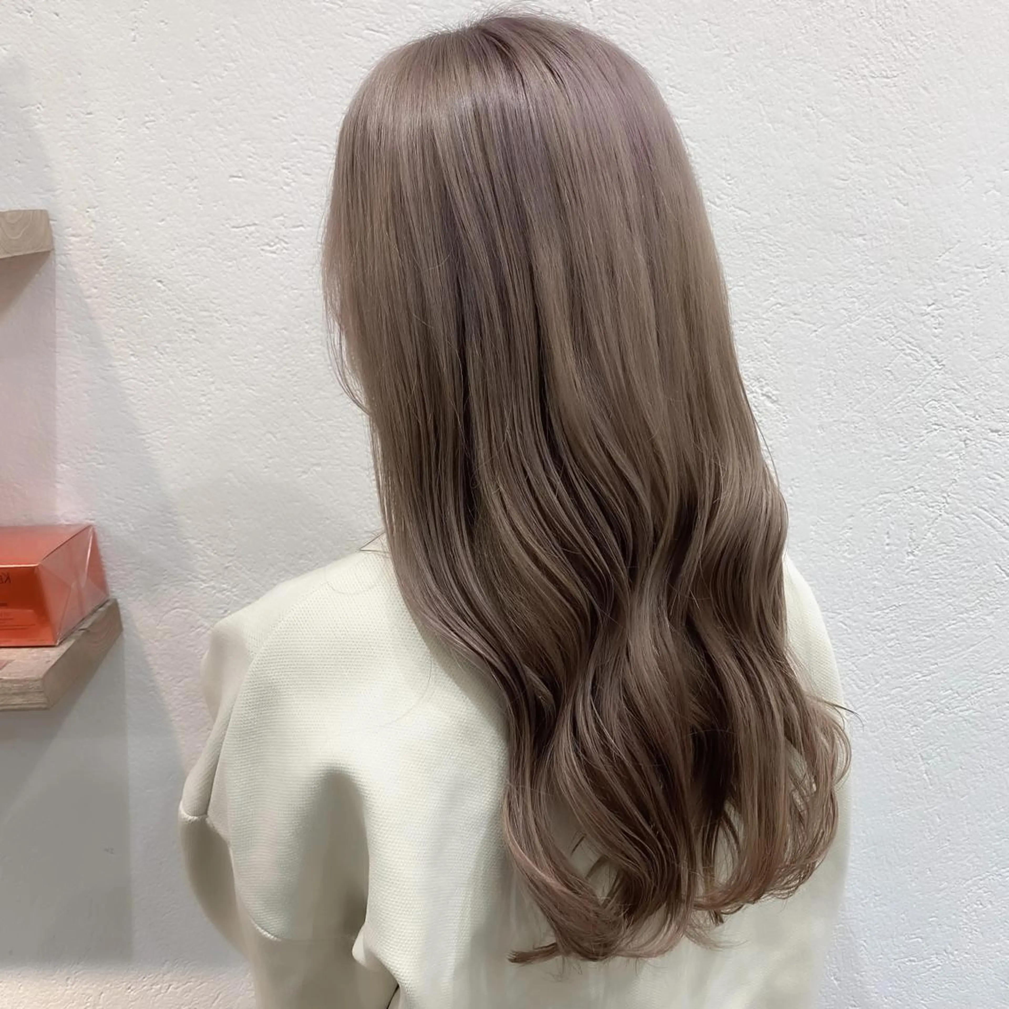 セミロング ブリーチなしカラー/ 顔周りレイヤーカットのヘアスタイル