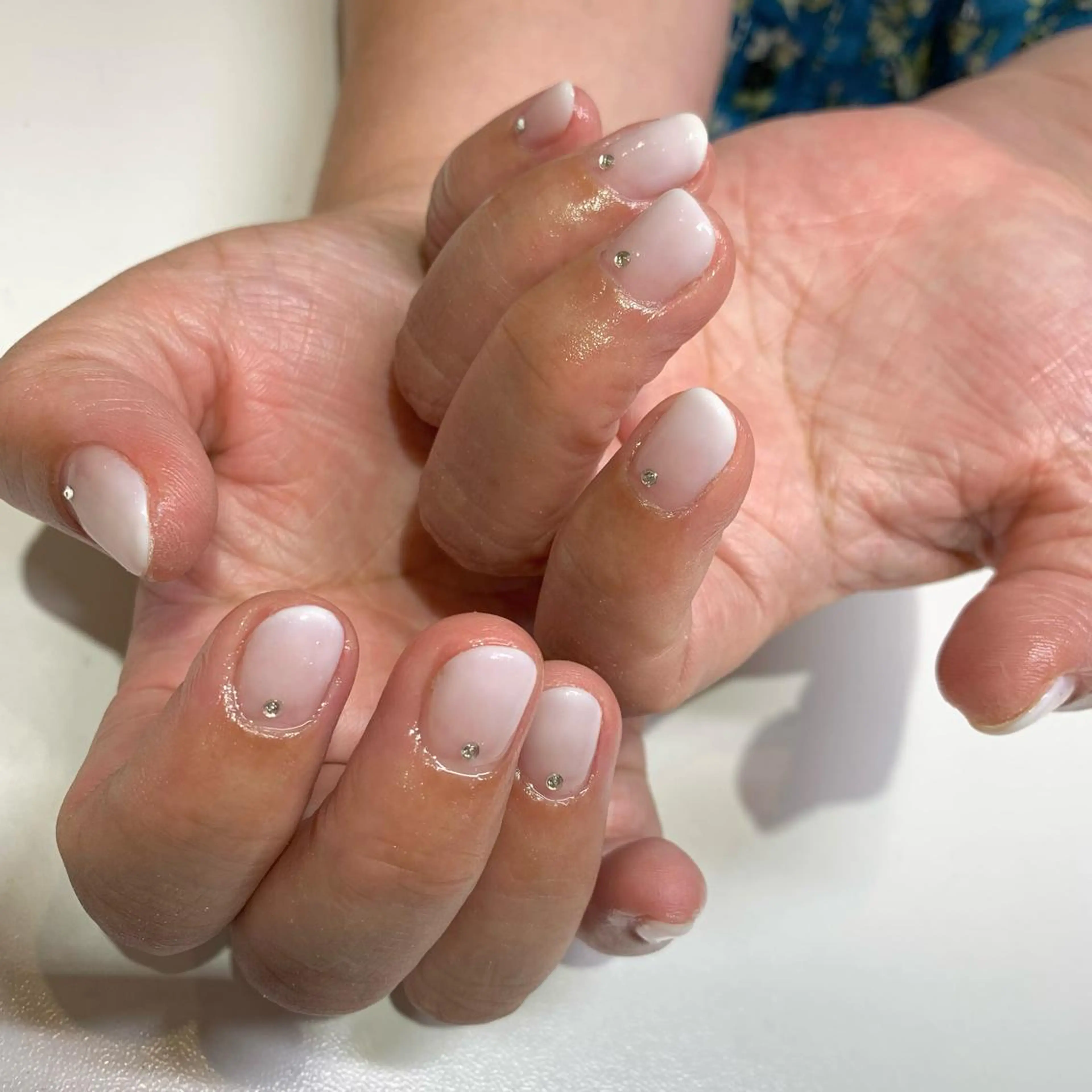 ネイル グラデーション ストーンネイル Lia所属・eri chan nailのネイルデザイン