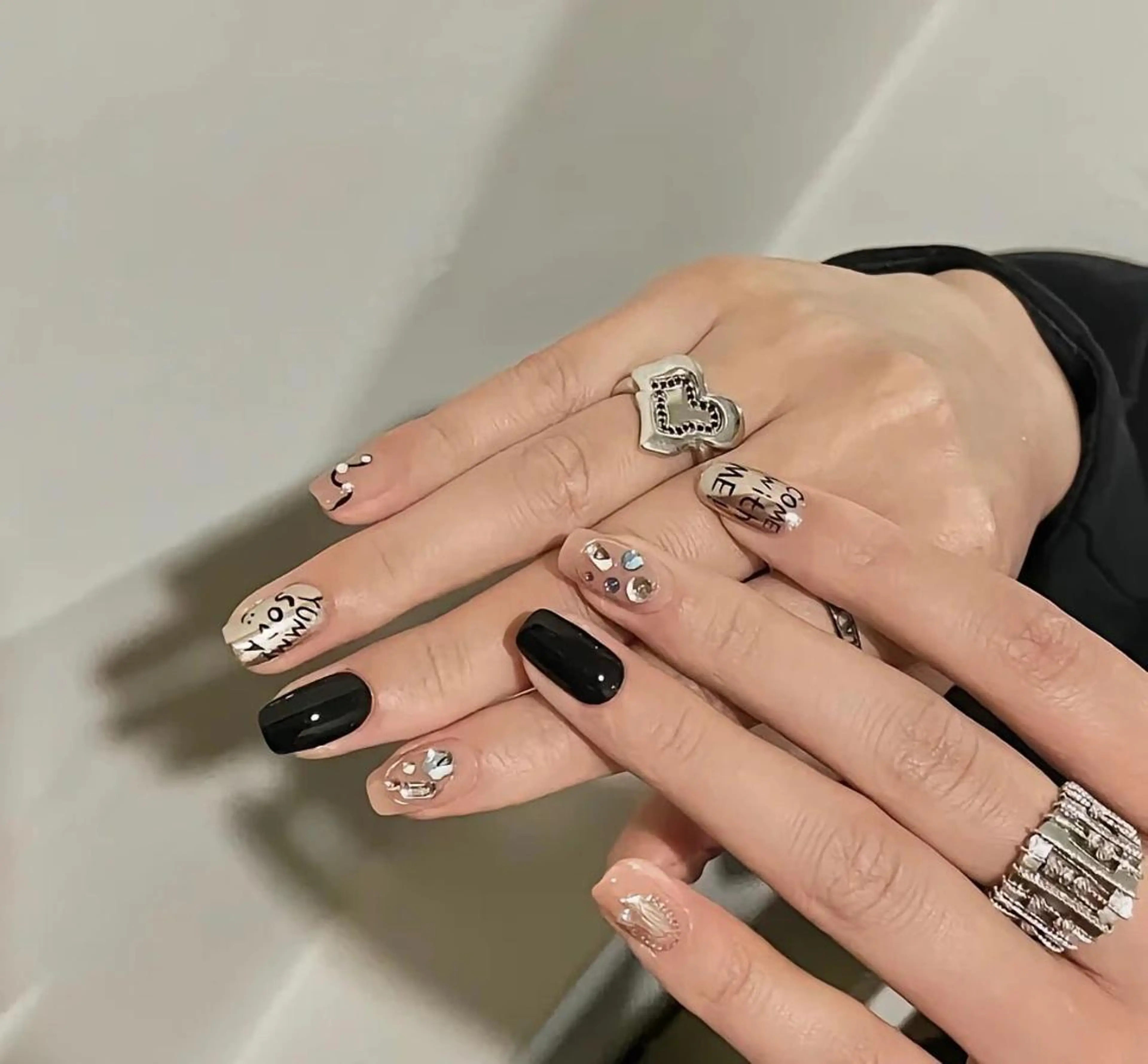 ネイル ハンドネイル シ シのネイルデザイン