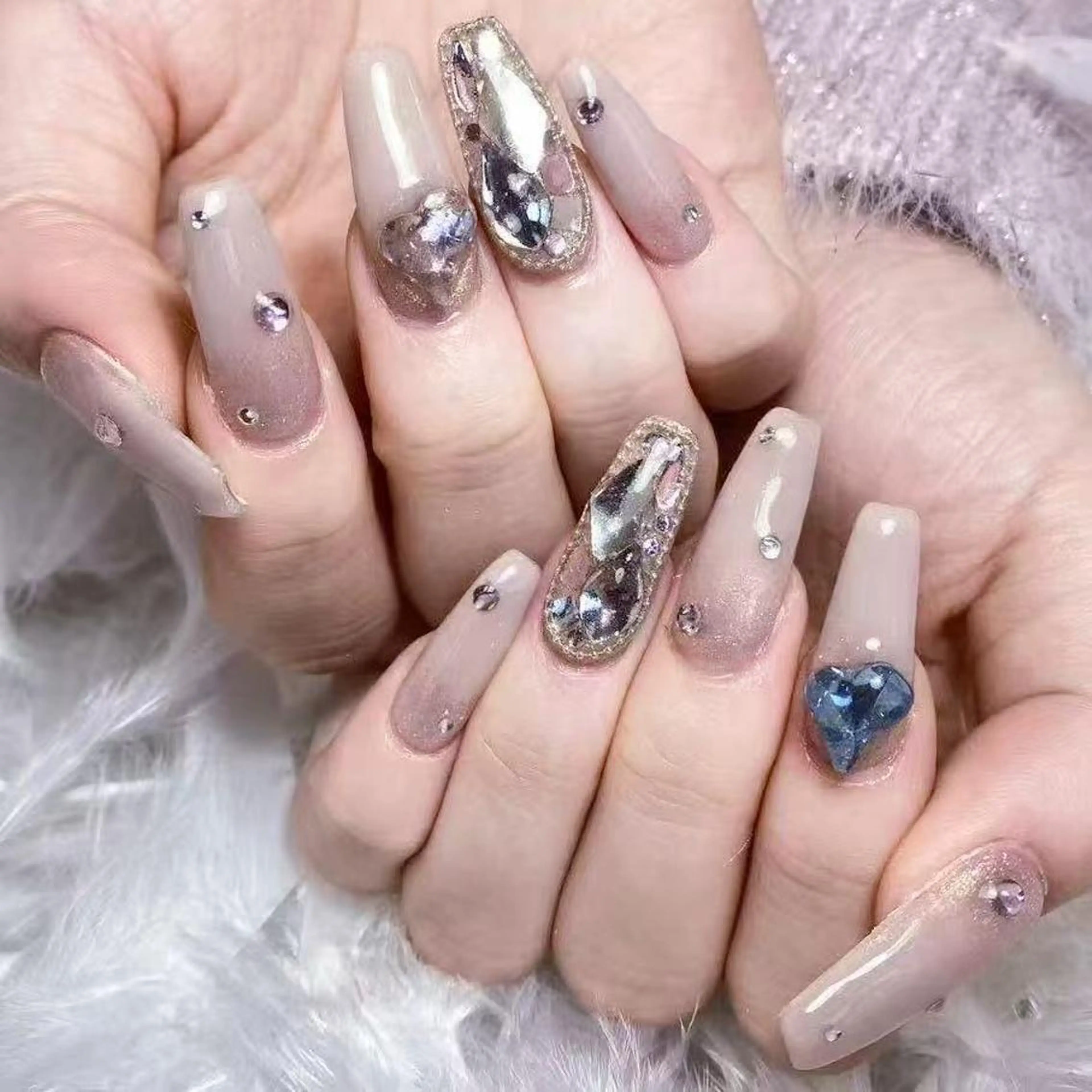 ネイル アートネイル オーロラネイル ガーリー キラキラネイル 韓国ネイル ハンドネイル DIAMOND 💅のネイルデザイン