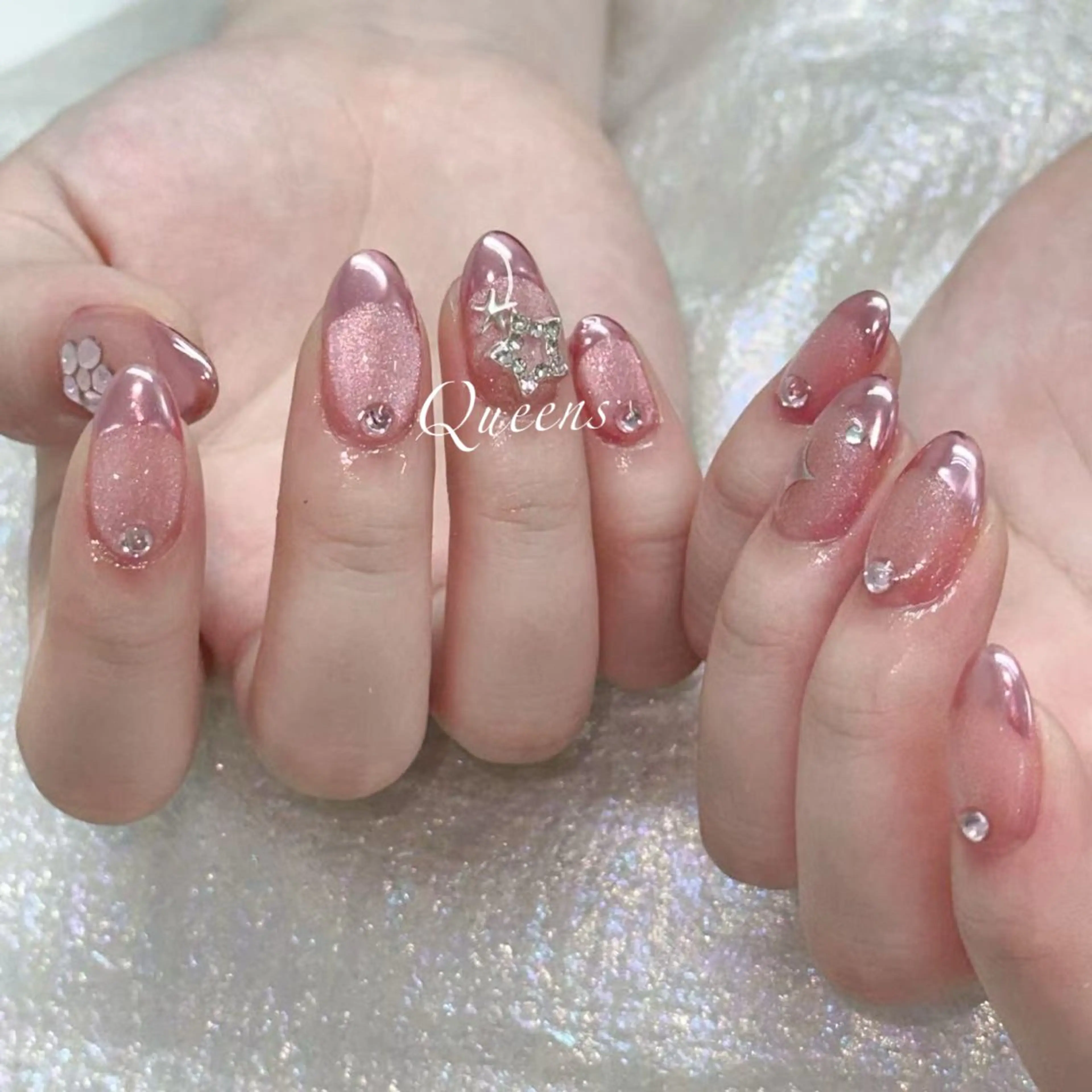 ネイル ハンドネイル Queens テイのネイルデザイン