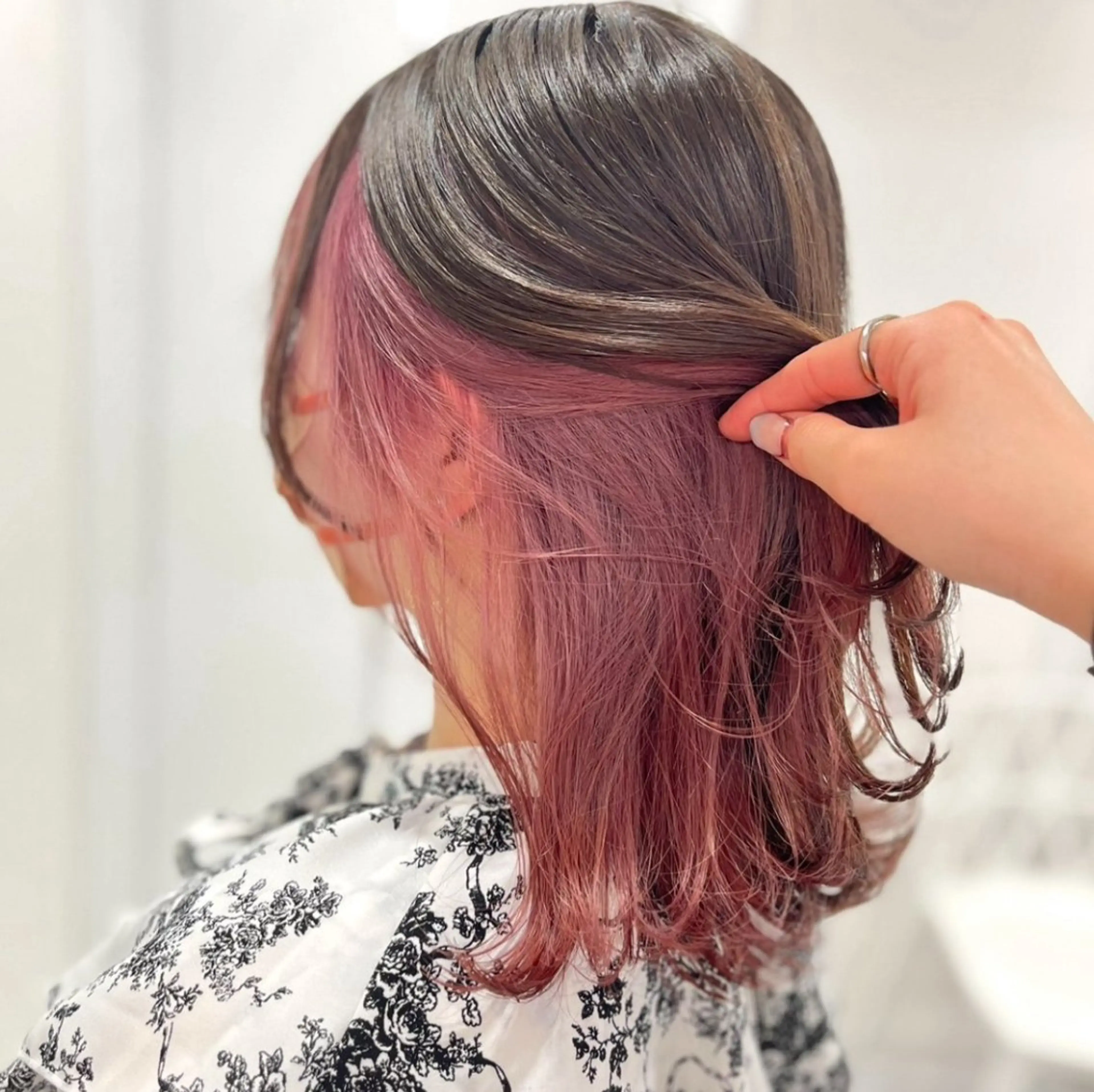 ミディアム カラー 🫧うる艶トレンド 🫧透明感カラーのヘアスタイル