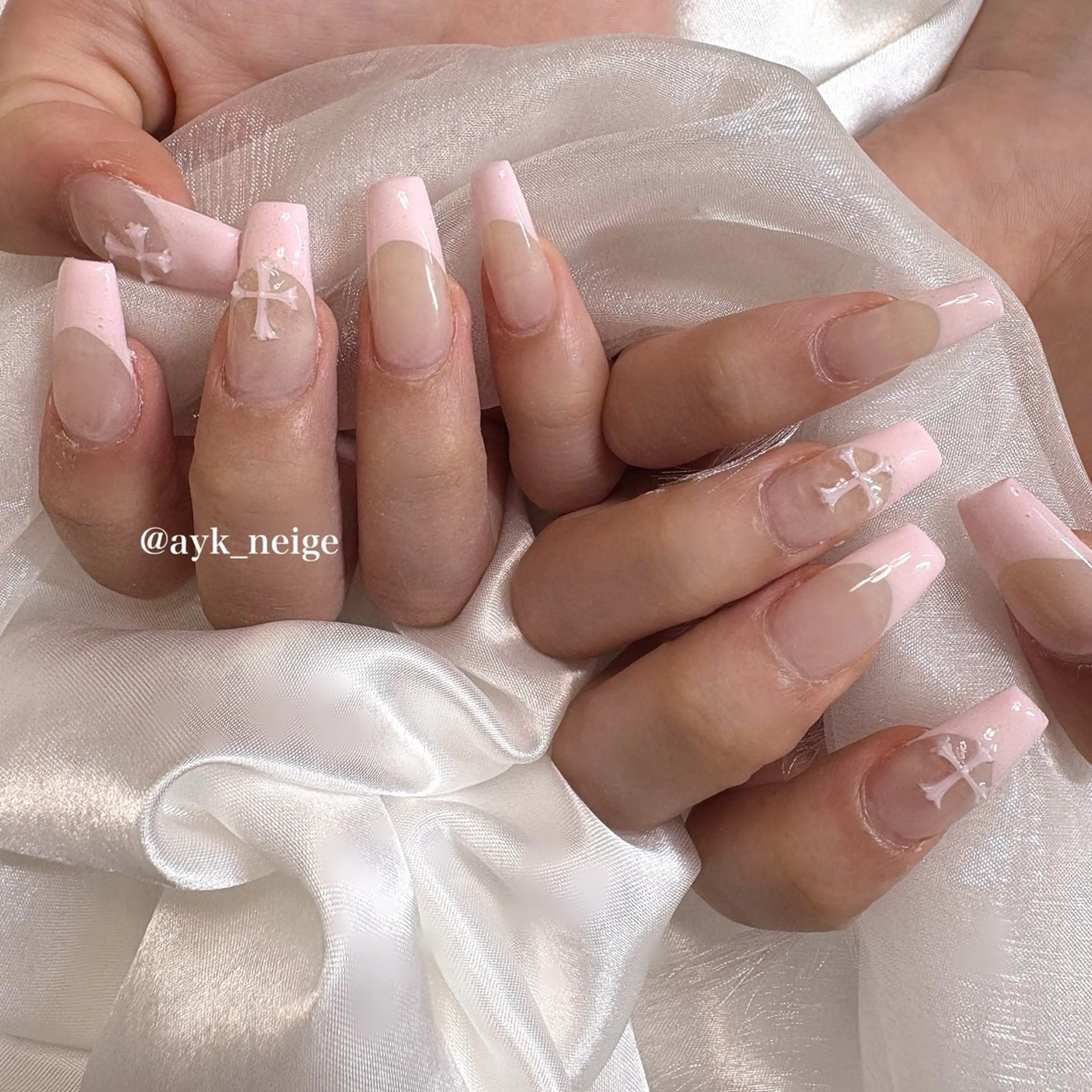 ネイル フットネイル キラキラネイル 韓国ネイル リボン シンプルネイル n'eige nail所属・大谷 綾香のネイルデザイン