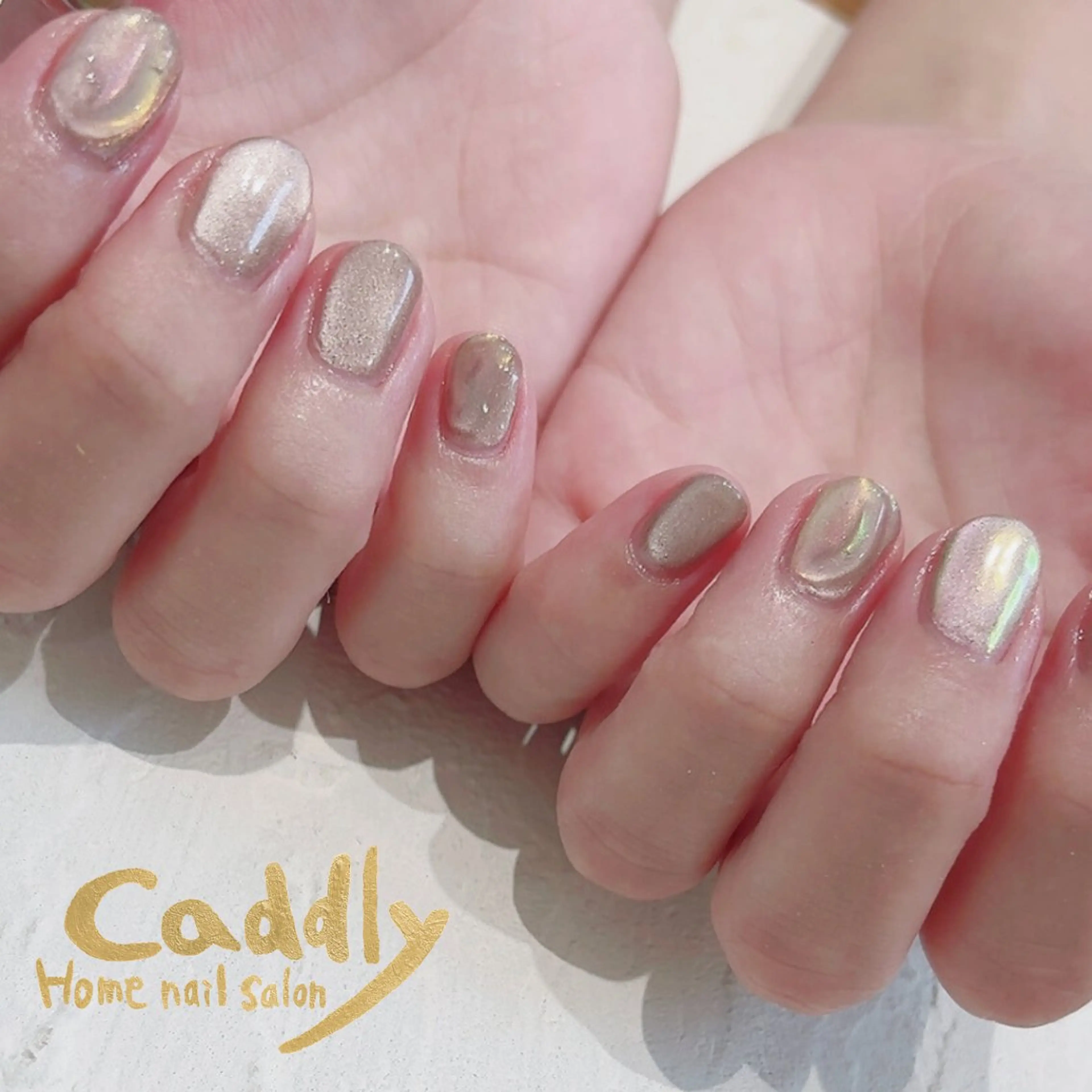 ネイル オーロラネイル マグネットネイル ぷっくりネイル ハンドネイル caddly naoのネイルデザイン