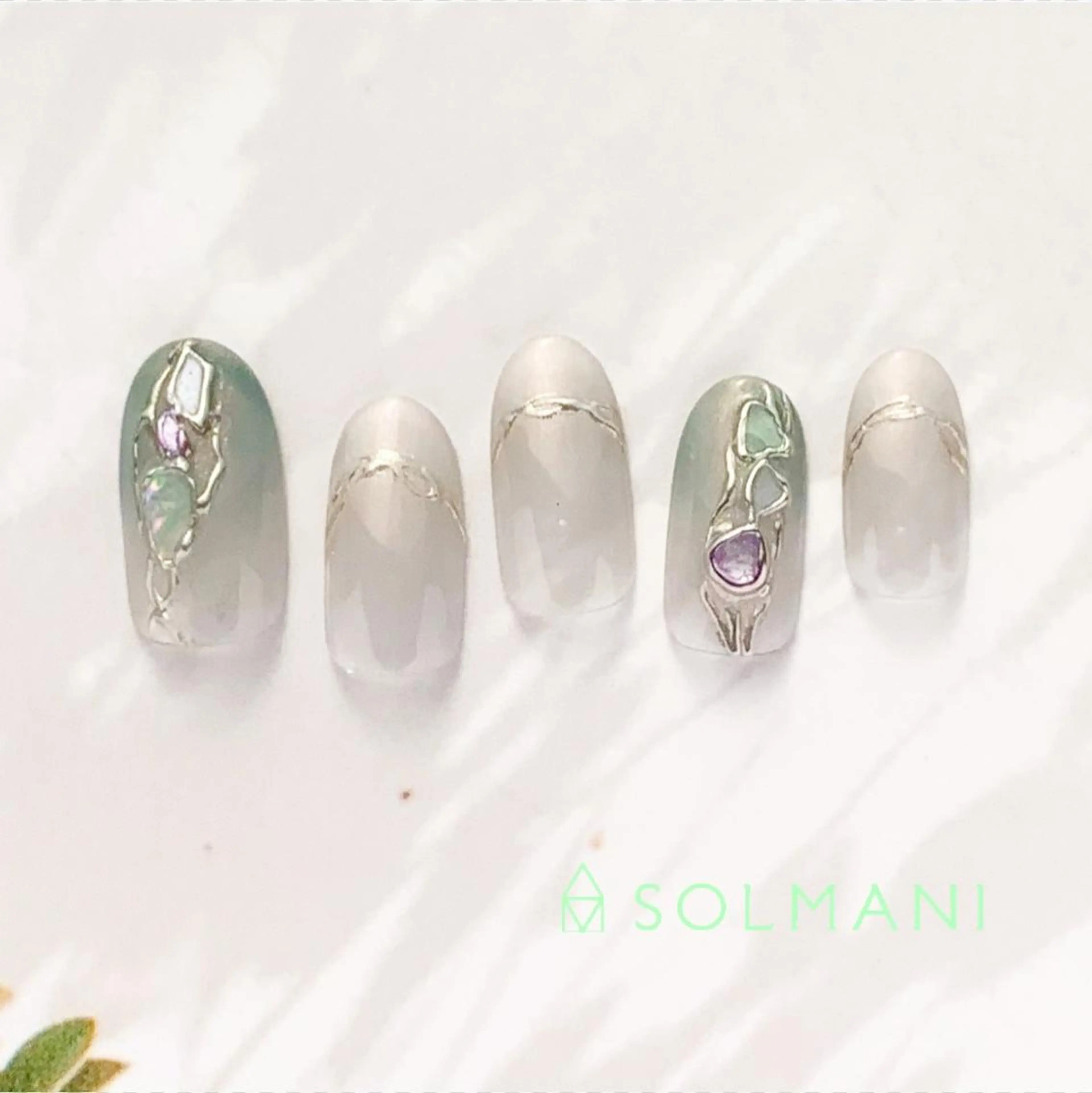 ネイル ニュアンスネイル SOLMANI 予約担当のネイルデザイン