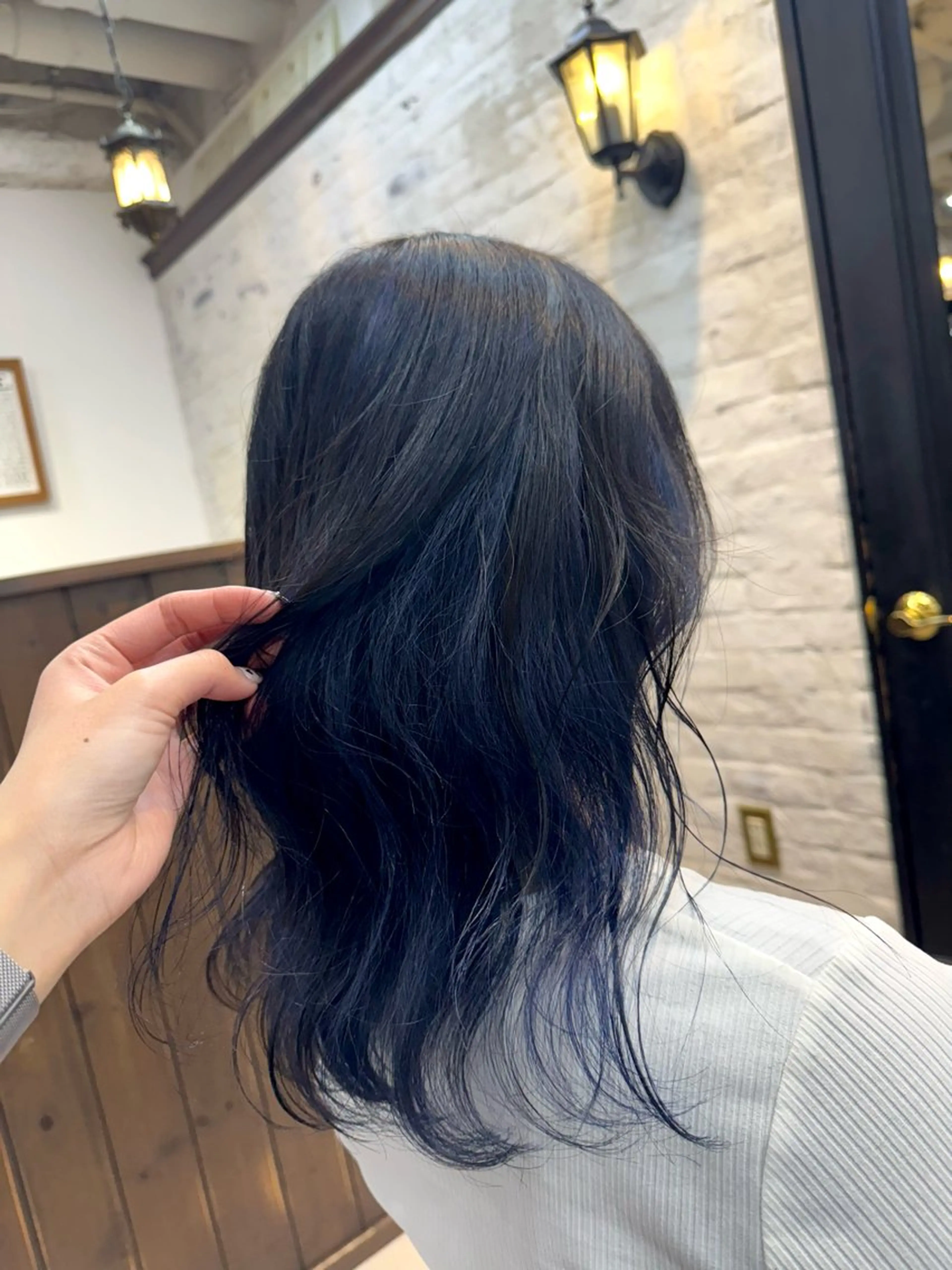 セミロング カラー 西出 茉燦のヘアスタイル