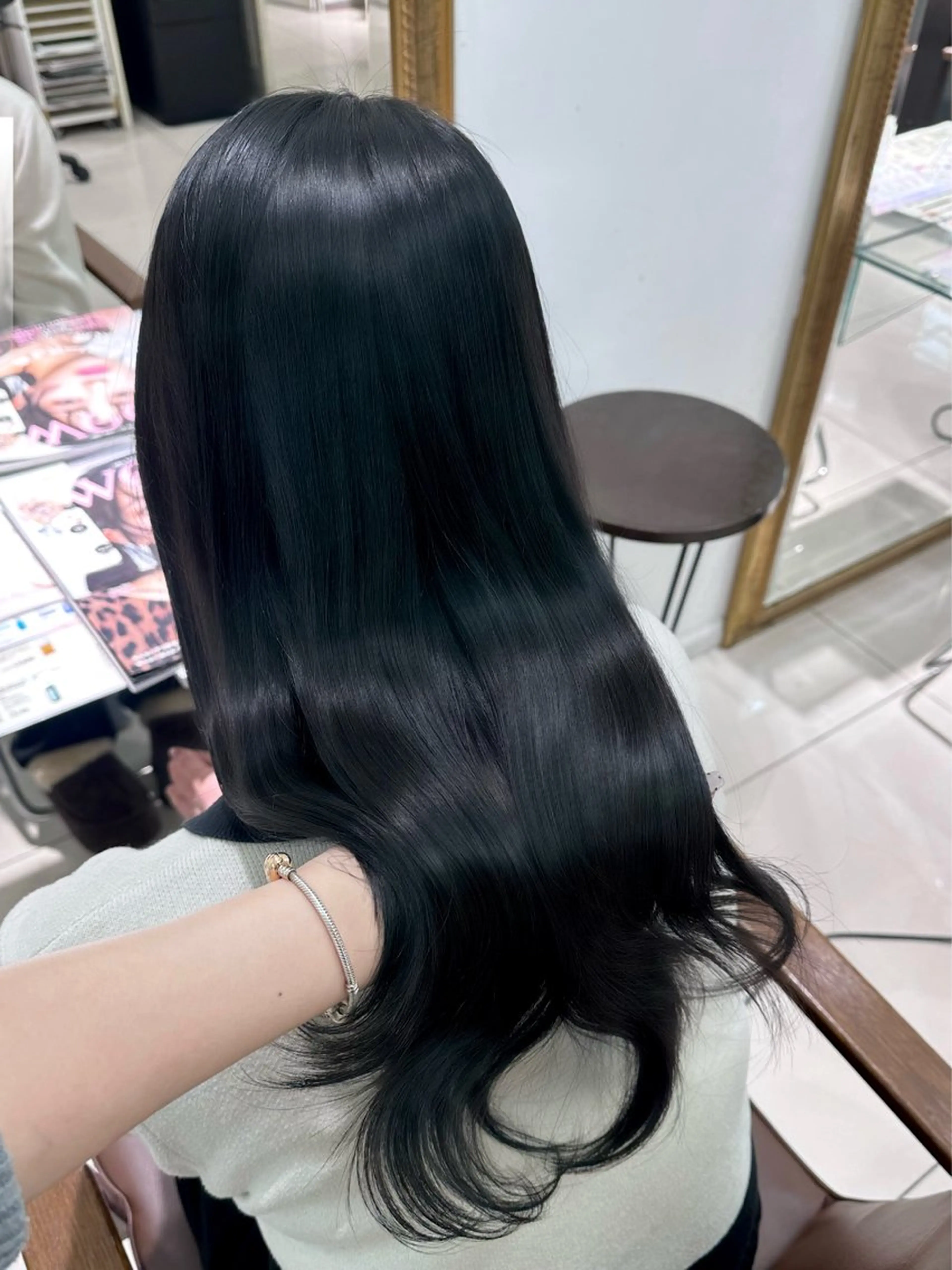ロング カラー 黒髪 ヘアカラー トリートメント 髪質改善カラー🤍 Nanakoのヘアスタイル