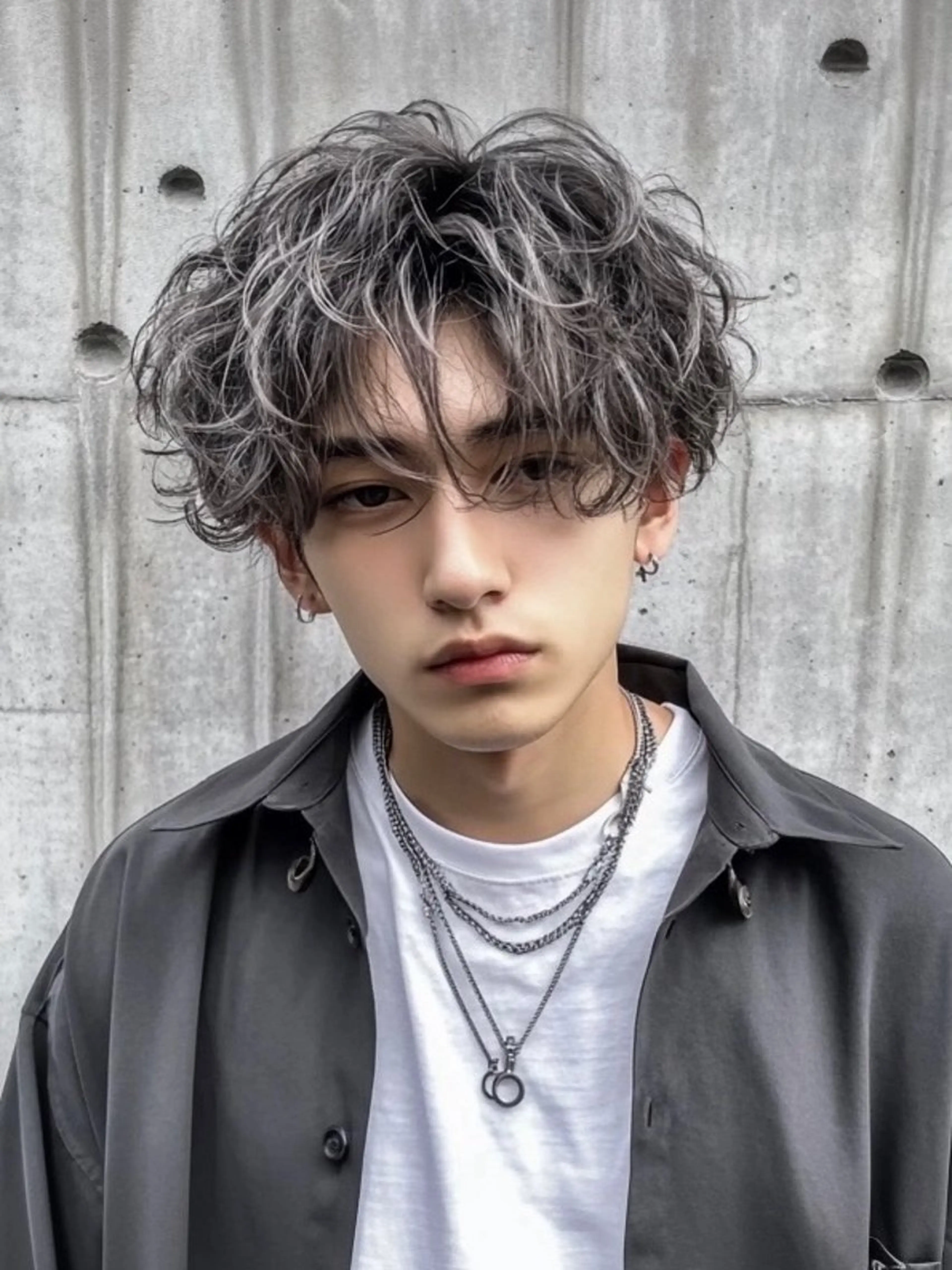 ショート パーマ メンズ メンズハイトーン メンズバレイヤージュのヘアスタイル