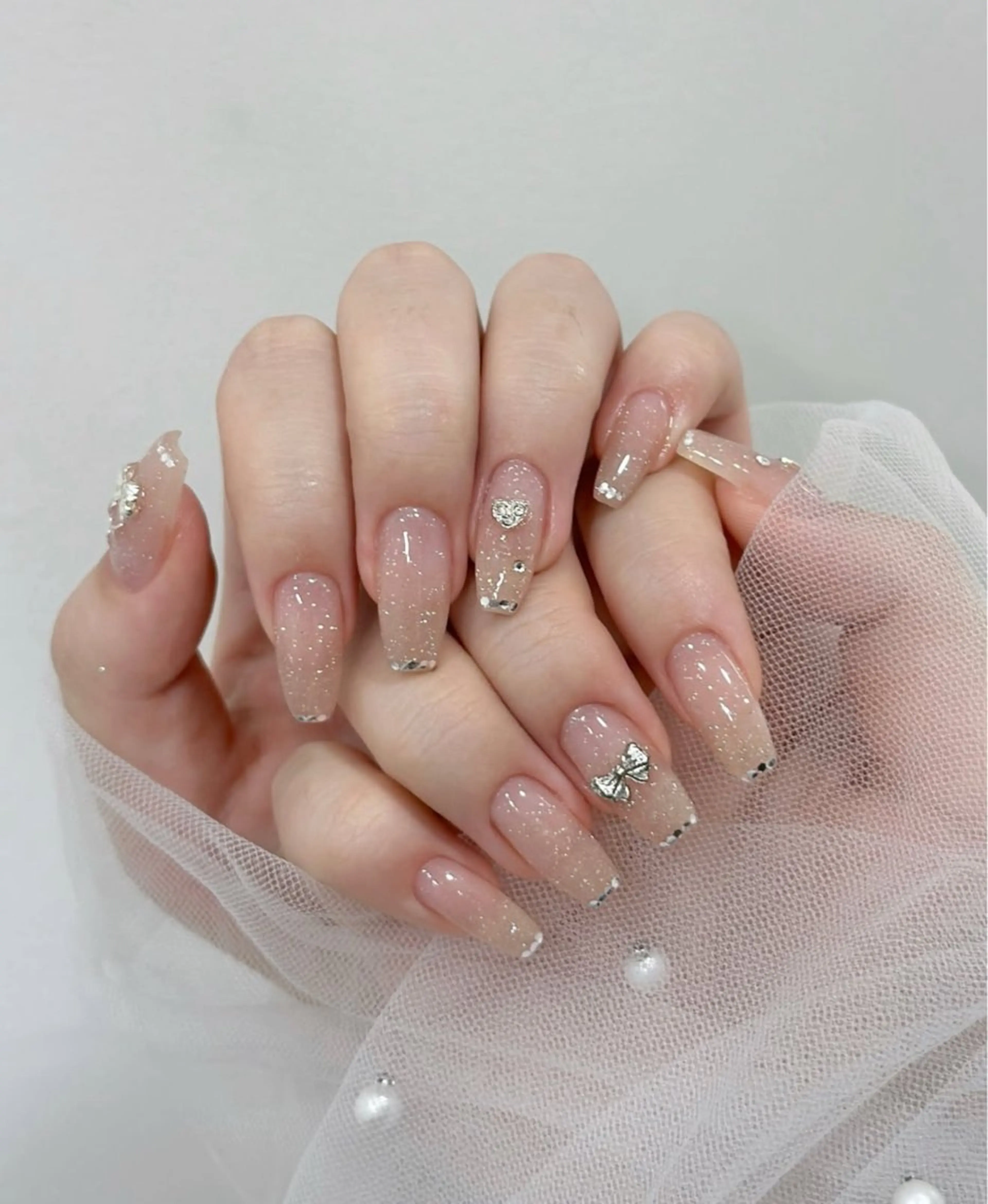 ネイル アニマル柄 オーロラネイル チークネイル フラッシュネイル ジェルネイル Lyna 池袋のネイルデザイン