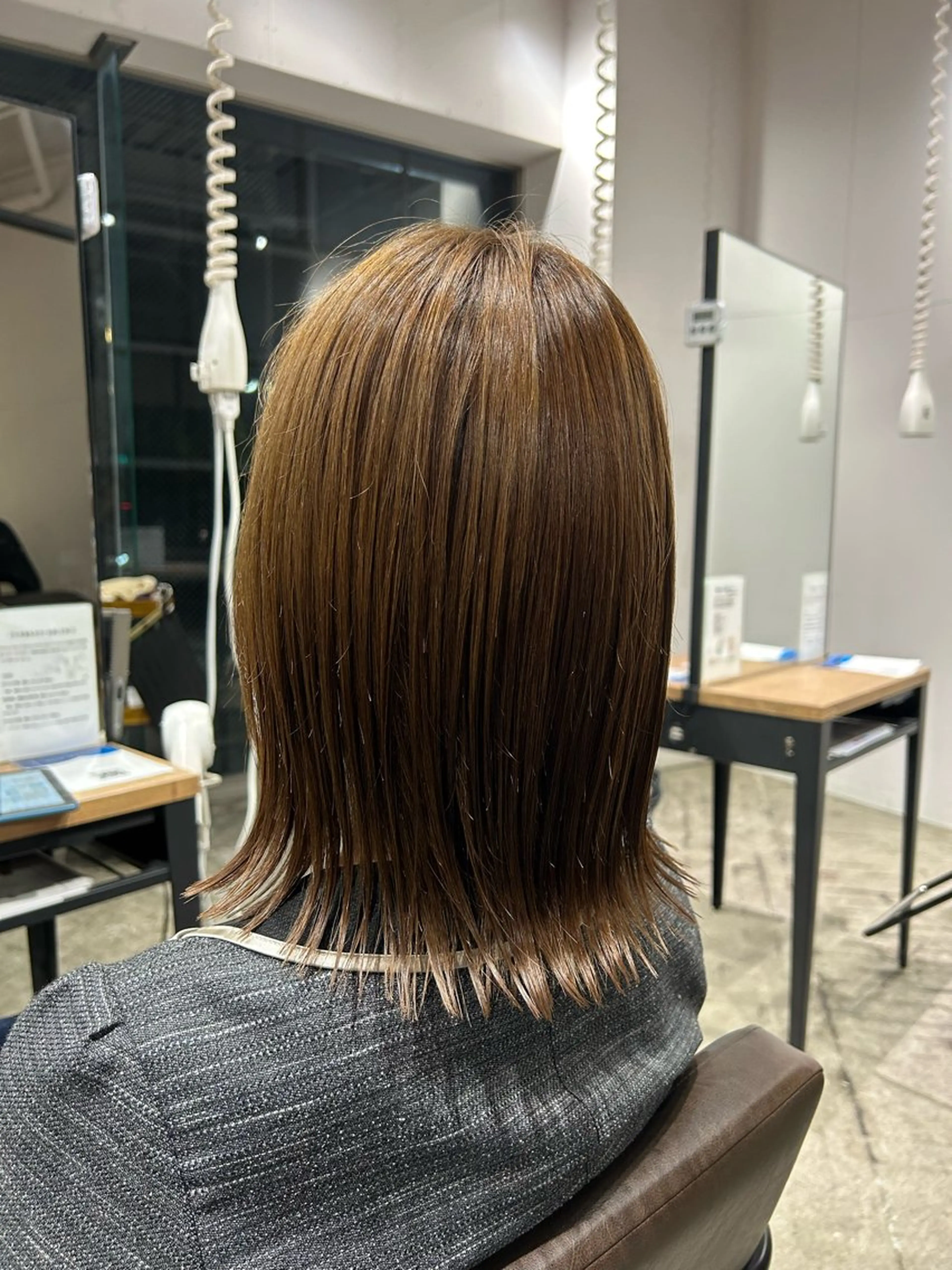 ミディアム カラー ボブ 外ハネヘア カット ヘアカラー トリートメント 伊藤 咲希のヘアスタイル