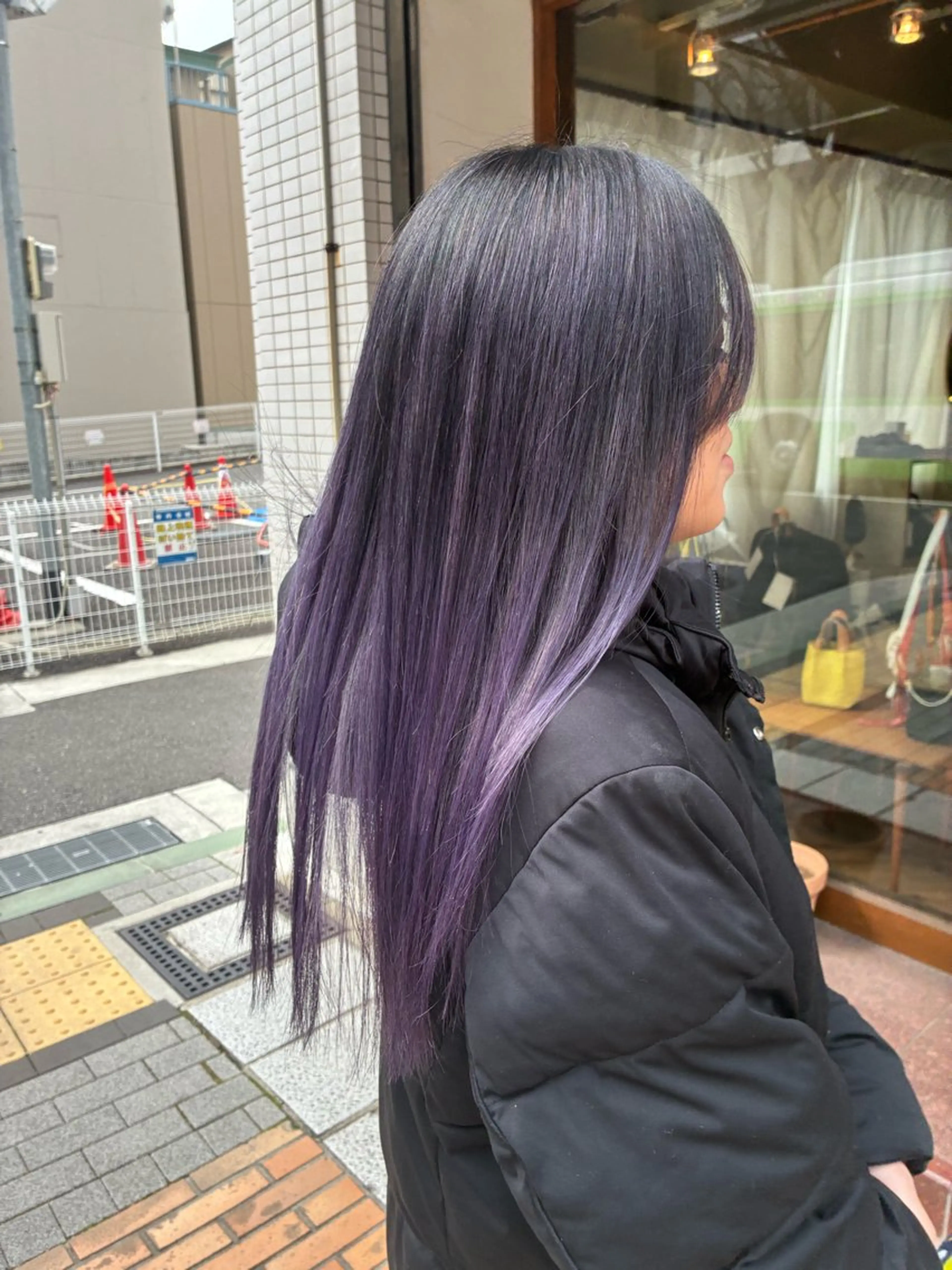 セミロング カラー ブリーチ グラデーションカラー カット ヘアカラー トリートメント VERONIQUE所属・山本 雅由のヘアスタイル