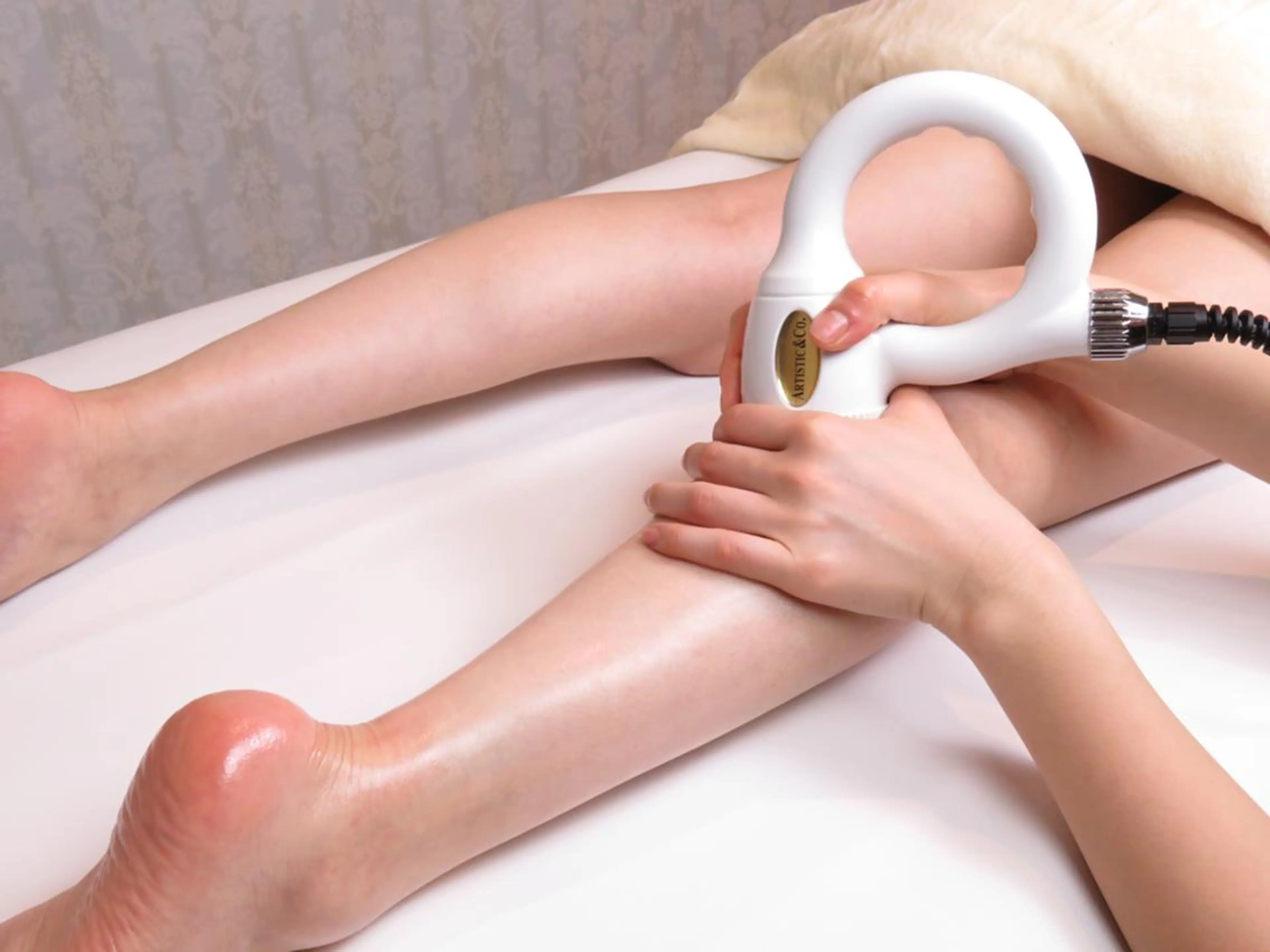 【ご褒美ケア】選べる！下半身or上半身　キャビテーション＋ラジオ波＋リンパマッサージ　60分　￥7,980の写真