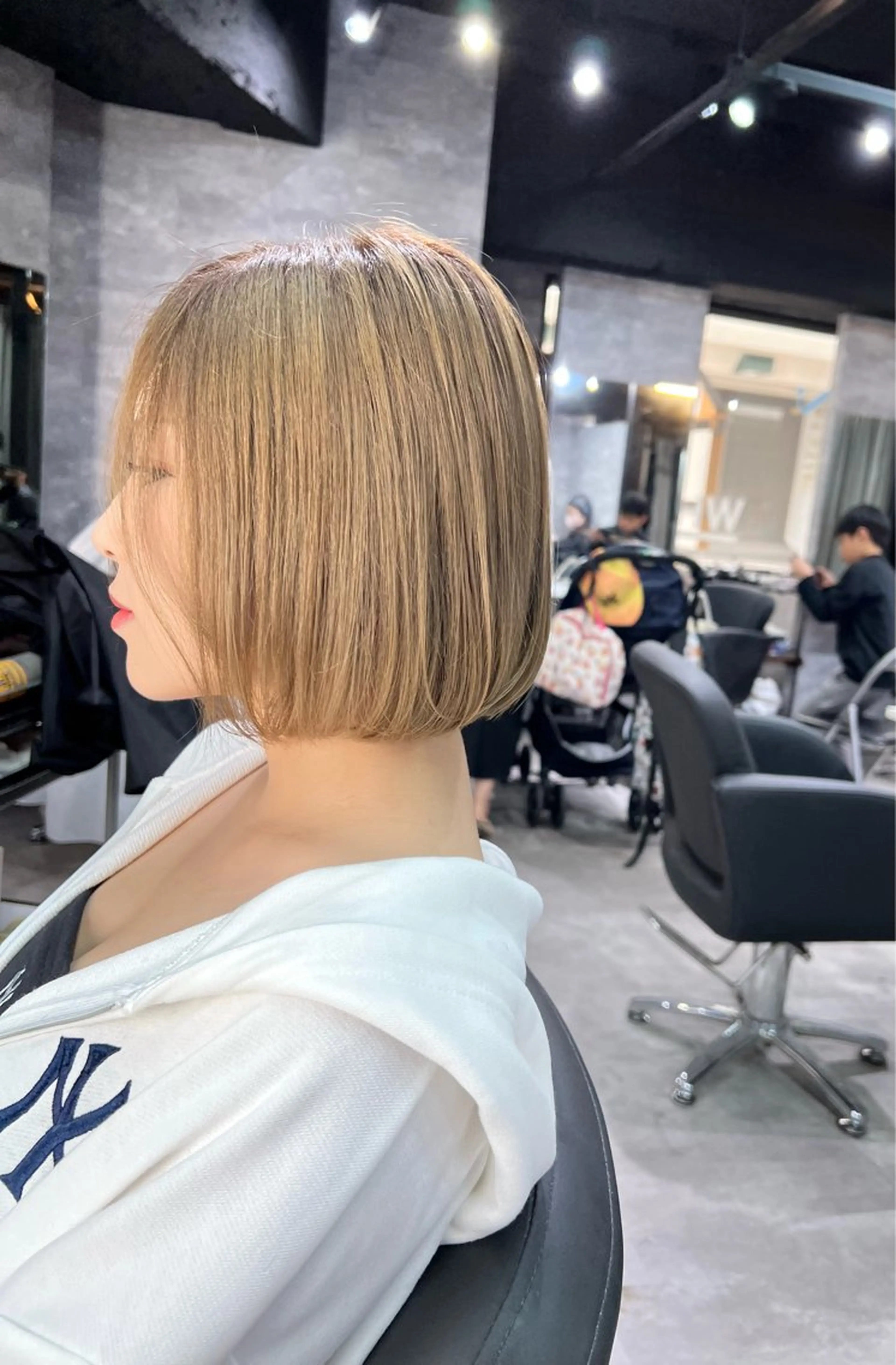 ショート カット ヘアカラー トリートメント RAISE by_WHITEのヘアスタイル