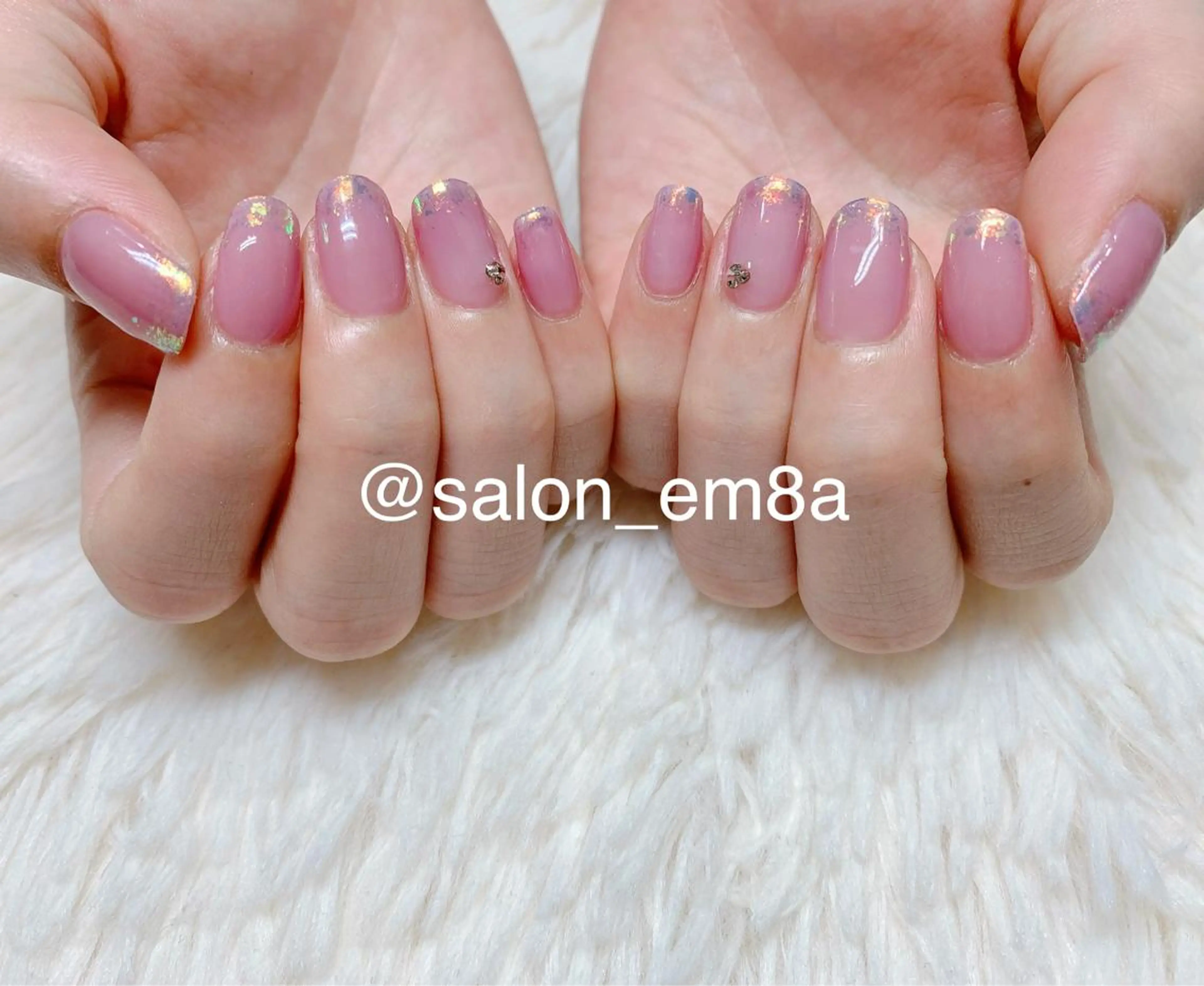 ネイル オーロラネイル フレンチネイル ジェルネイル salon EM&A emiのネイルデザイン