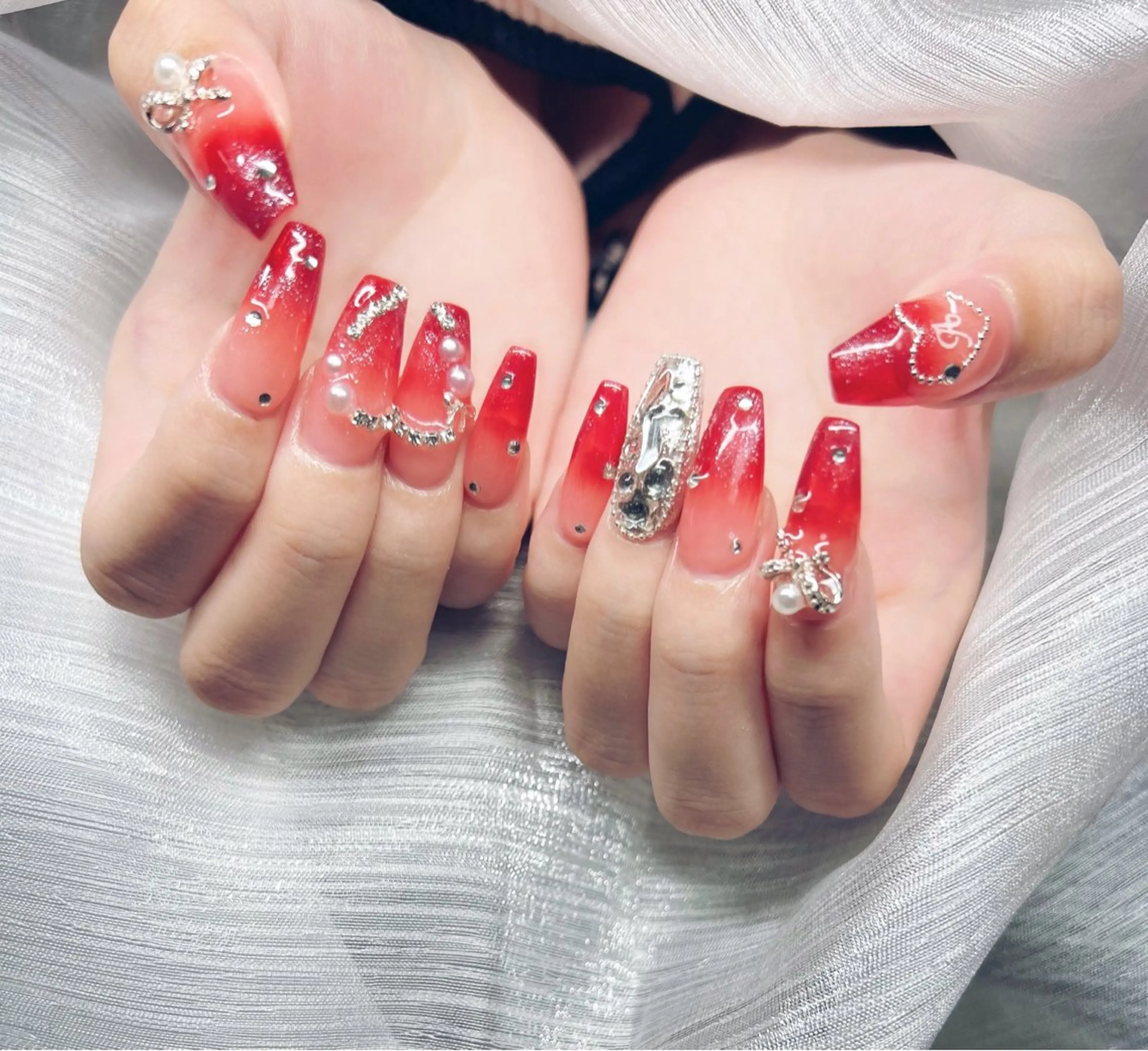 ネイル マグネットネイル ピンク ネイルチップ 冬ネイル クリスマス ハンドネイル Lee Nailsのネイルデザイン