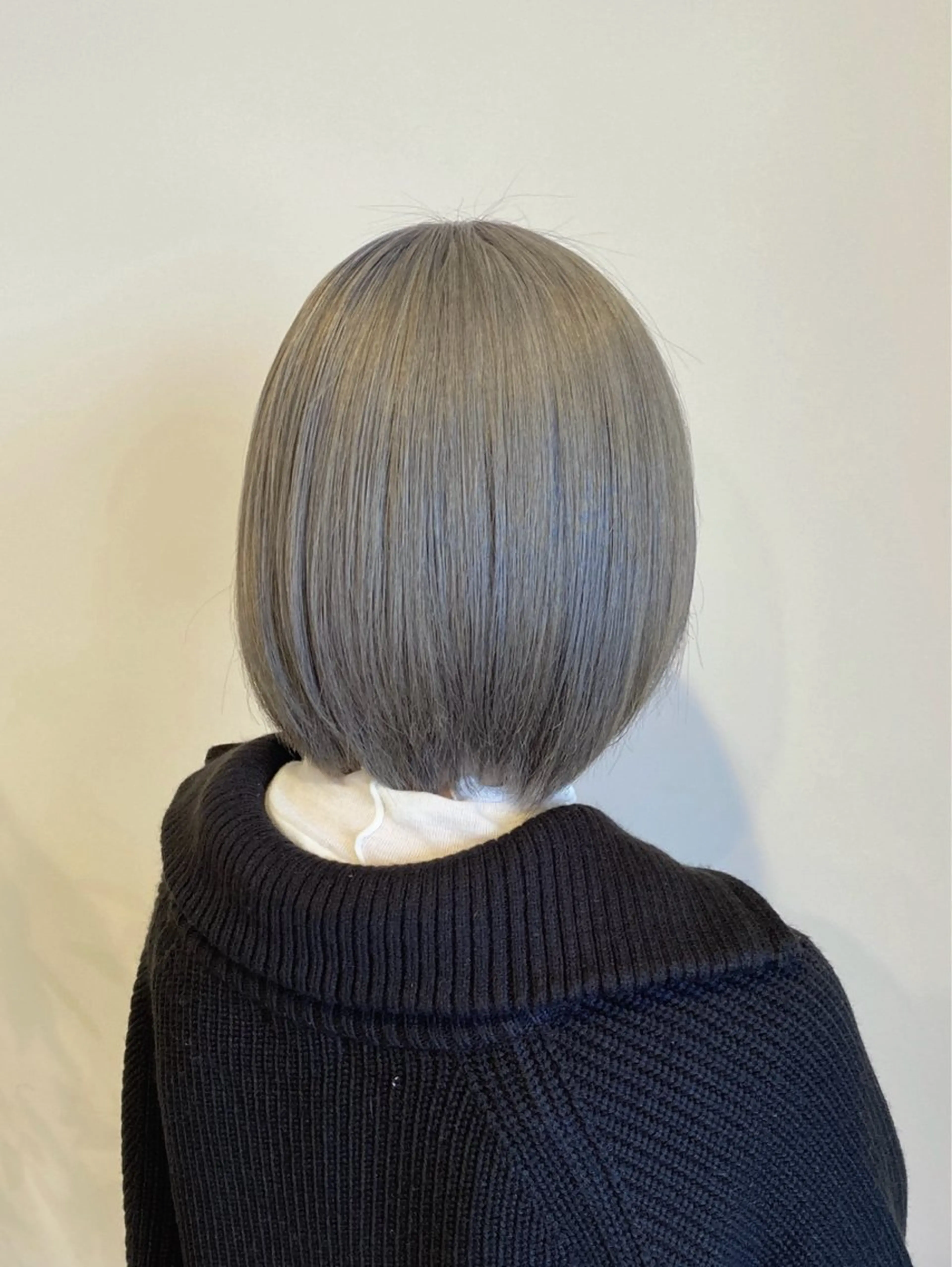 ショート カラー グレージュ ヘアカラー Ludwig AIRIのヘアスタイル