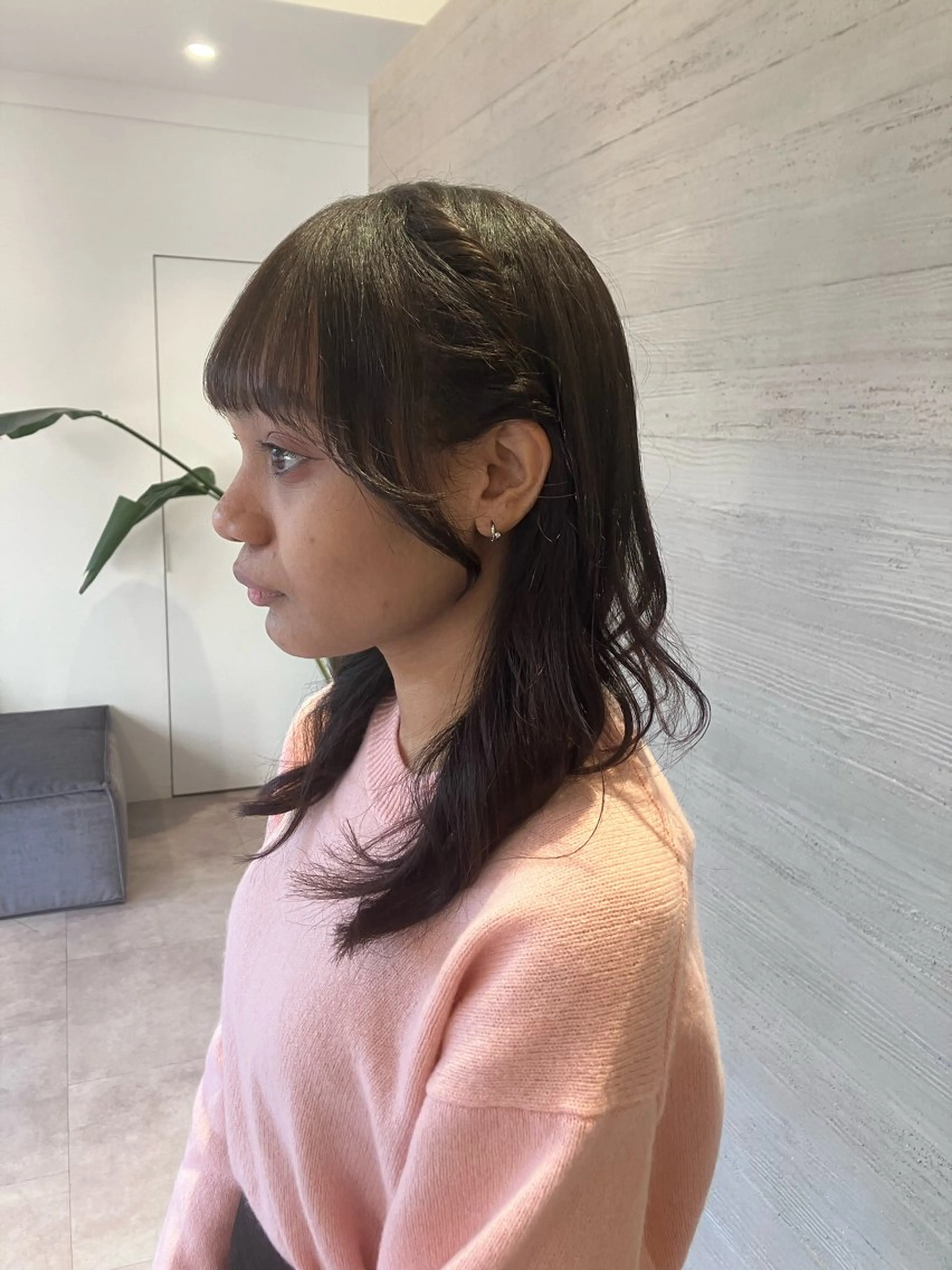 ミディアム サキ🤍ハイトーン 🩰くびれ巻きヘアのヘアスタイル