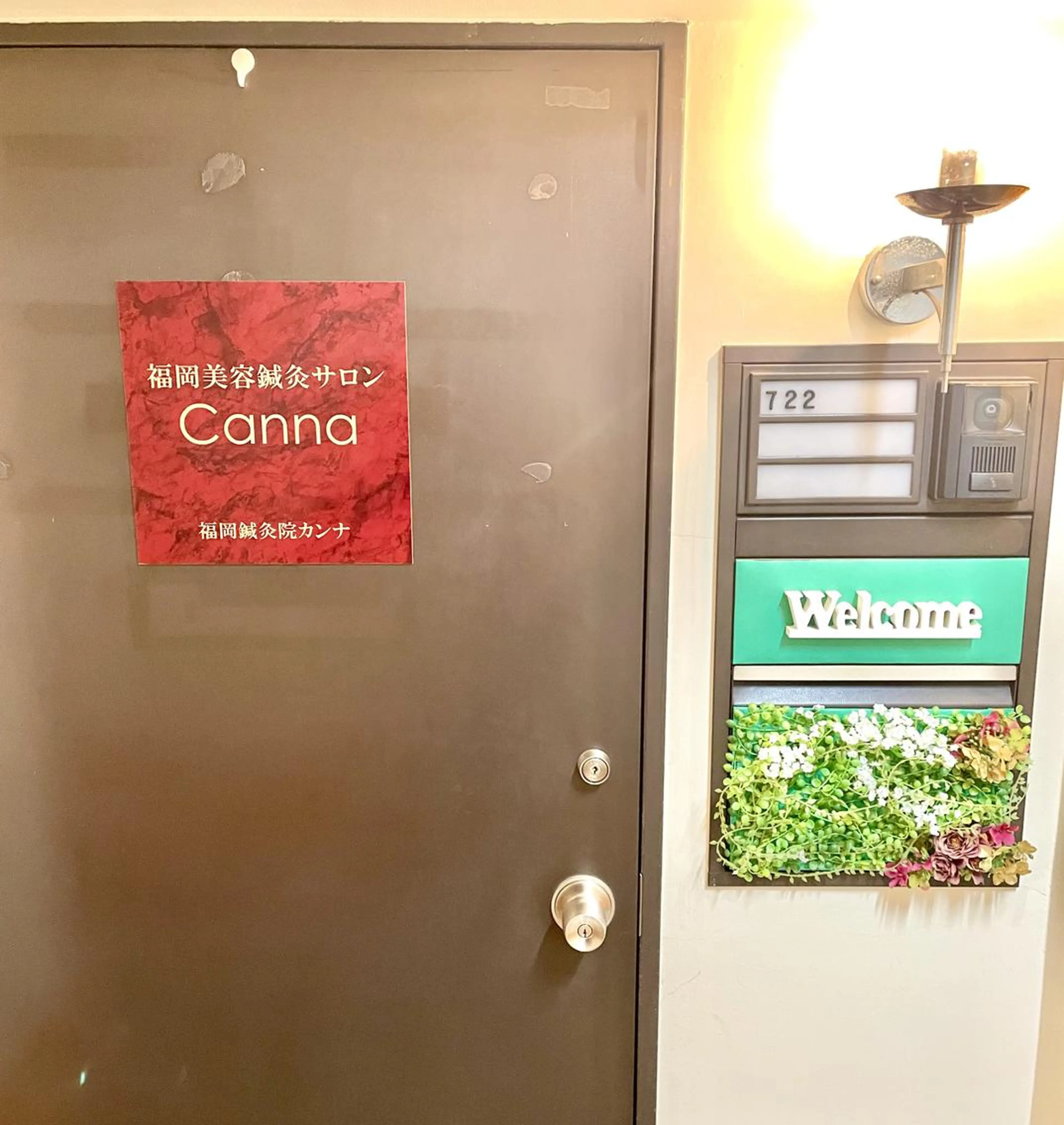 【美容鍼・小顔鍼】 鍼灸師　森原拓磨のエステ・リラクイメージ