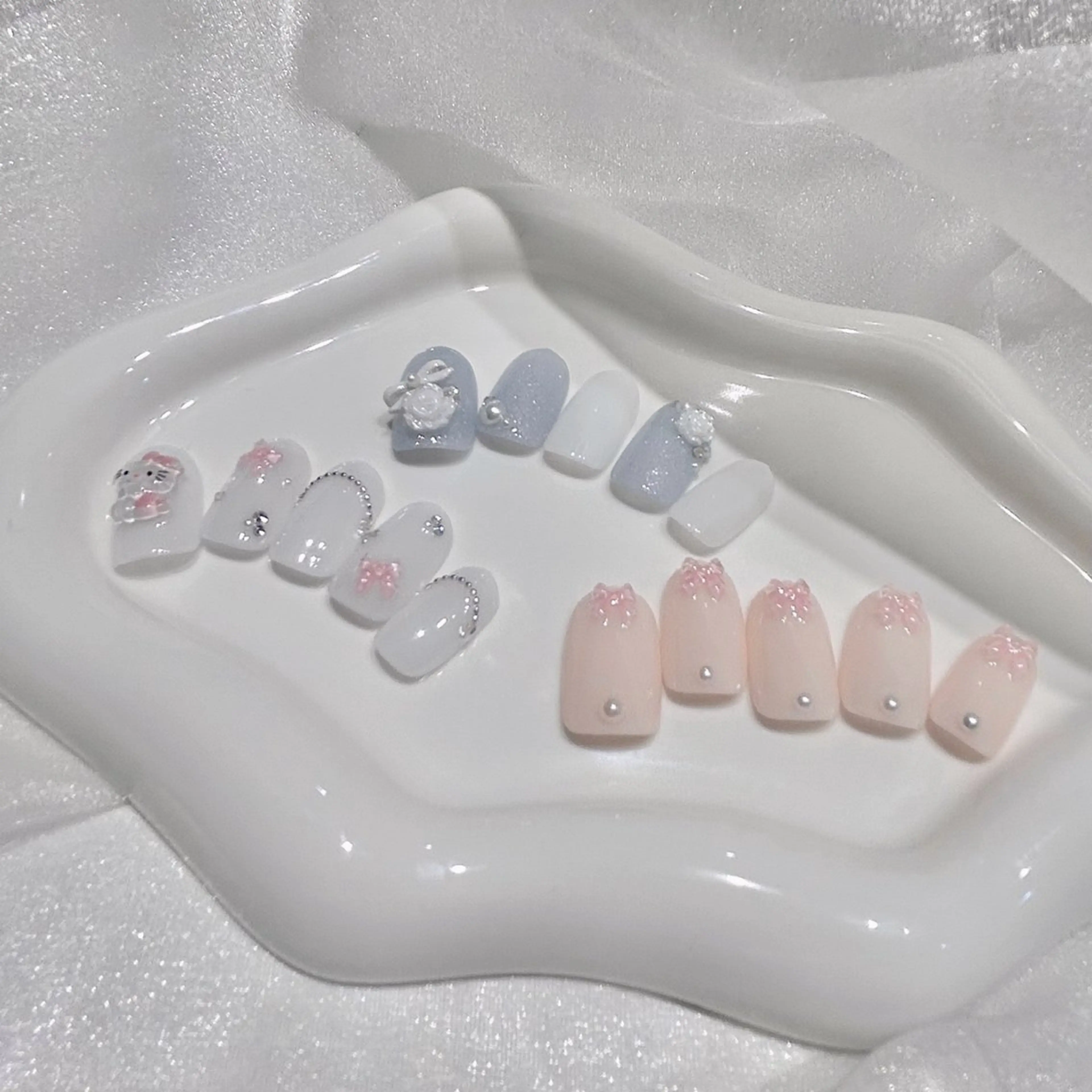 ネイル 氷ネイル・うるうるネイル キラキラネイル nails smiie.のネイルデザイン