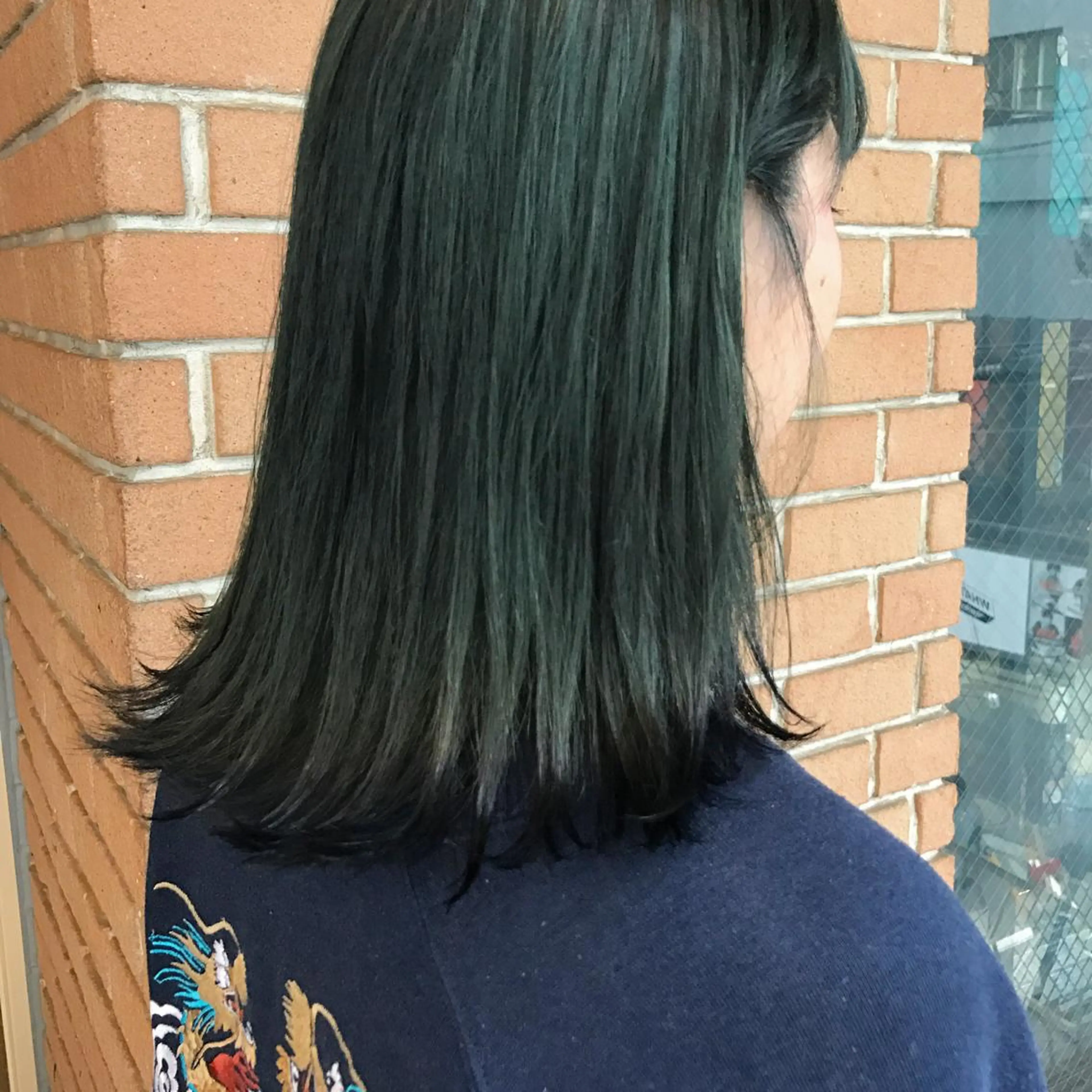 ミディアム カラー パーマ ヘアアレンジ メンズ キッズ ネイル マツエク・マツパ ダブルカラー グリーン サロンドミルク 原宿のヘアスタイル