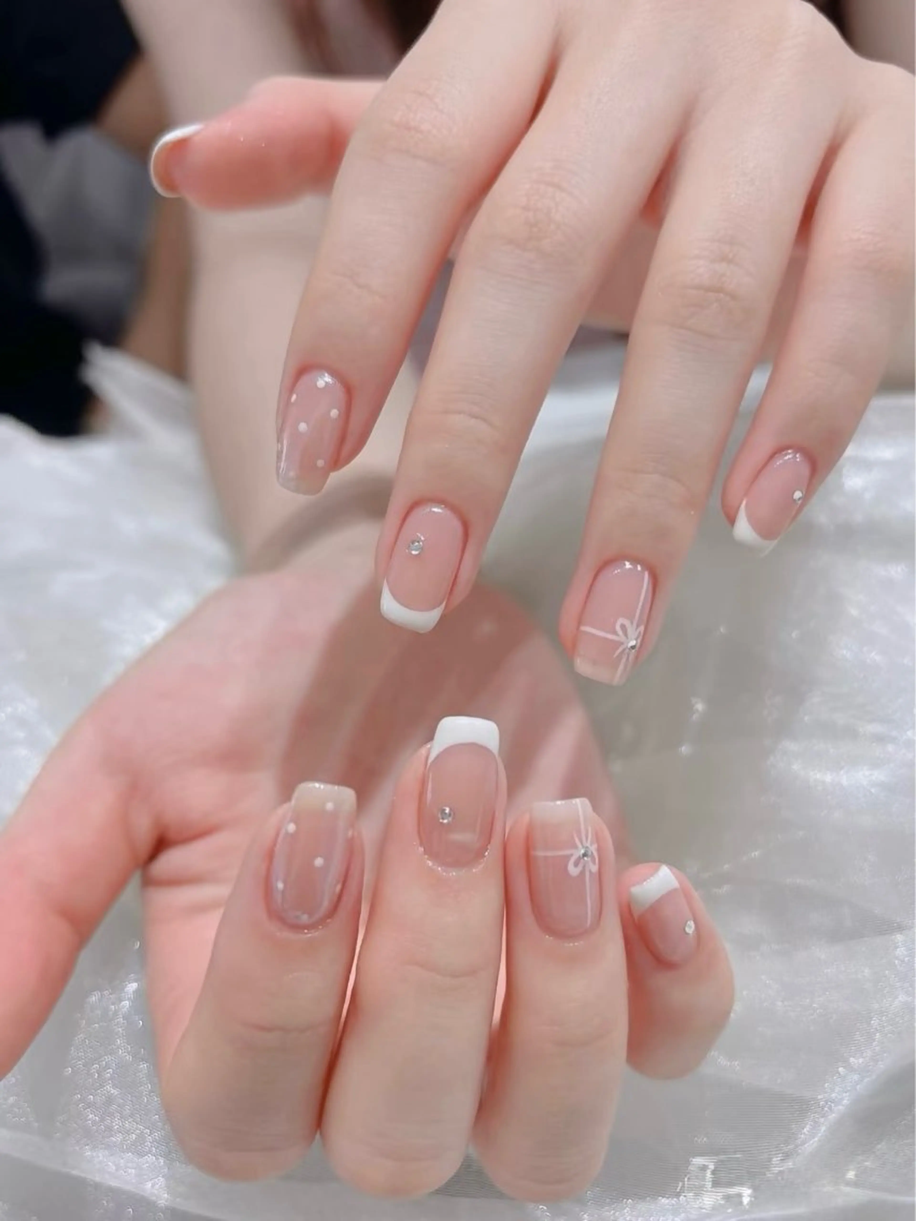 ネイル フレンチネイル ストーンネイル ハンドネイル Rarity nail salon所属・Rarity Nail💗ちなつのネイルデザイン