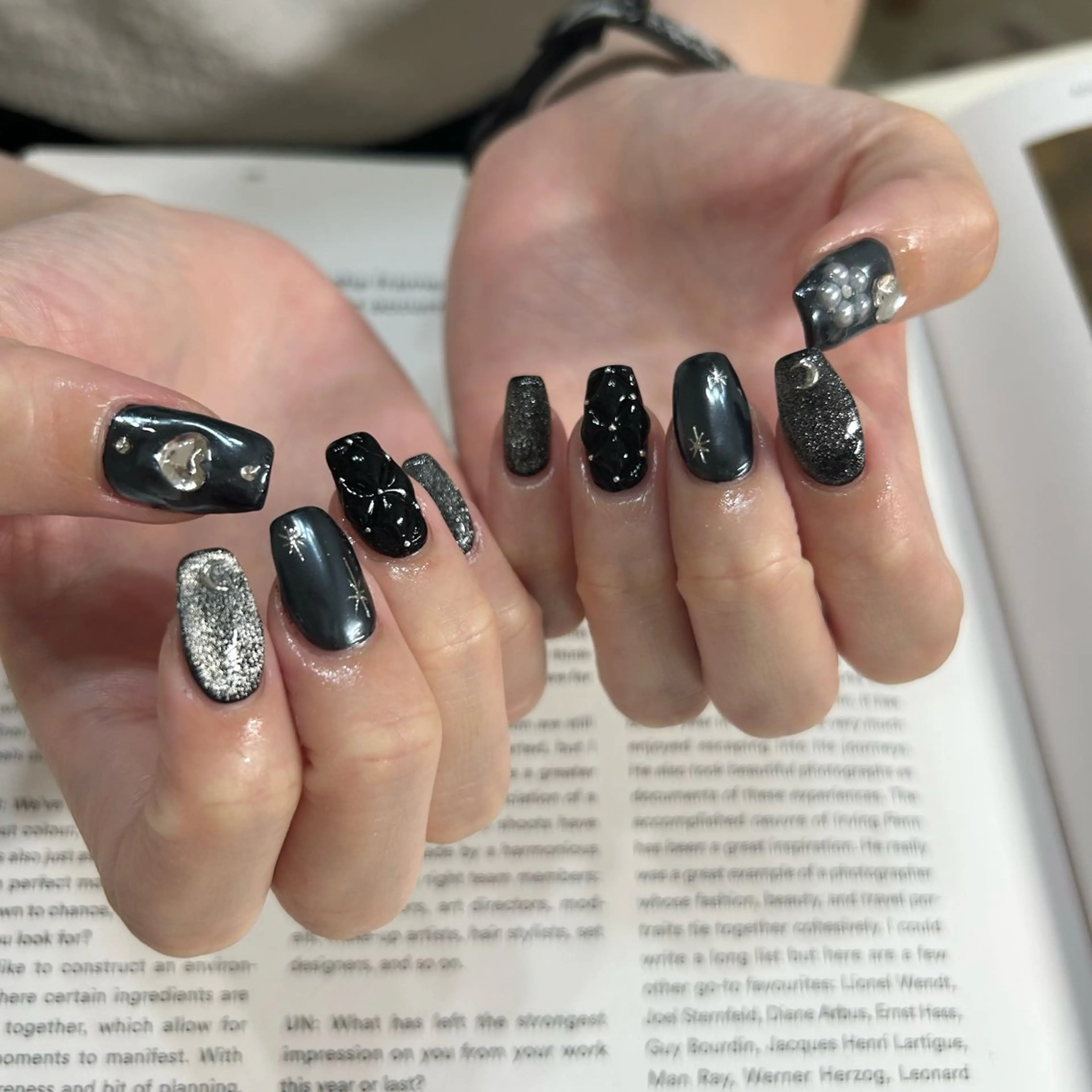 ネイル ブルー フットネイル ジェルネイル キラキラネイル 韓国ネイル ハンドネイル RooM -produce by maynail-所属・RooM -mizuki-のネイルデザイン