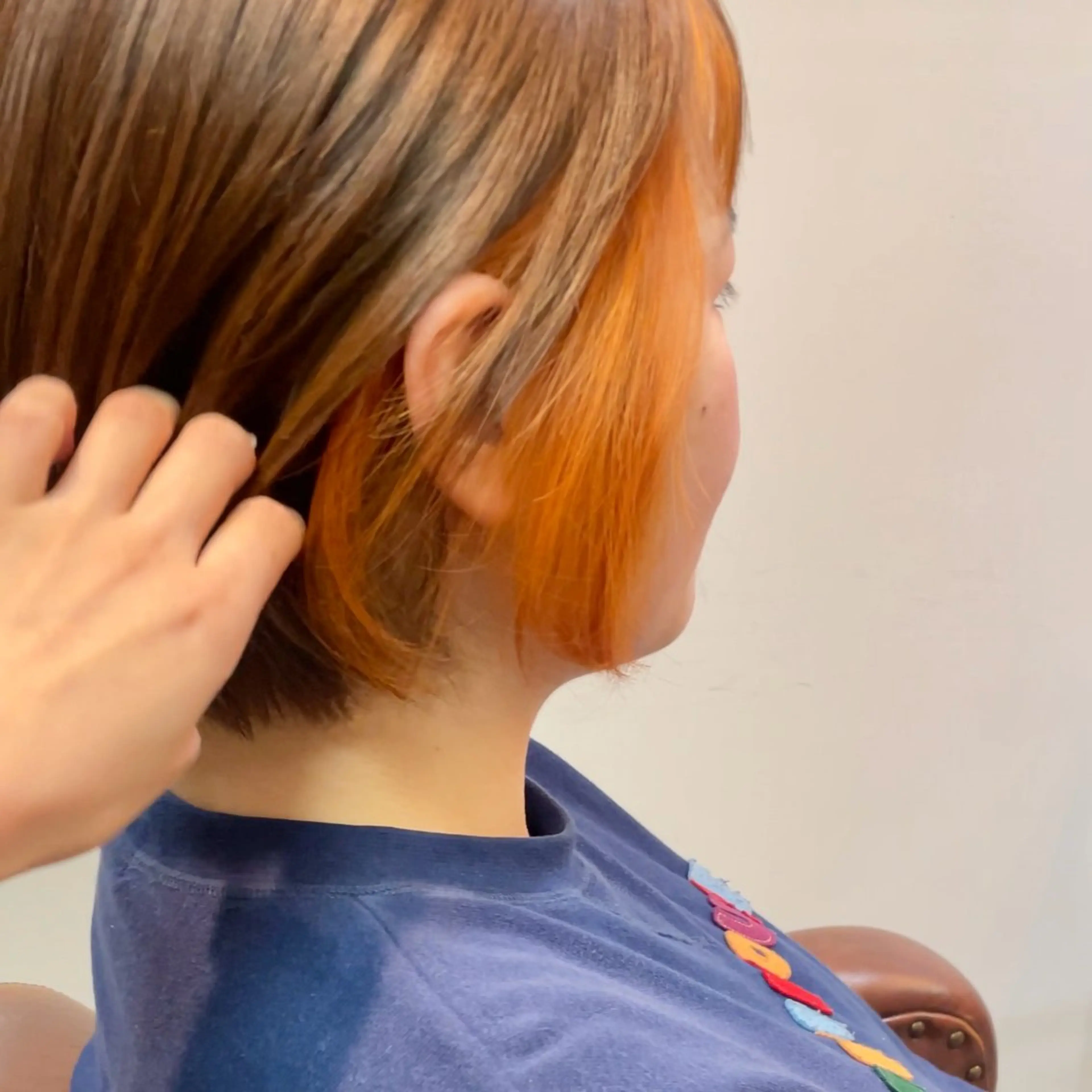 ショート カラー ベージュカラー ブリーチ オレンジ 鈴木 美穂のヘアスタイル