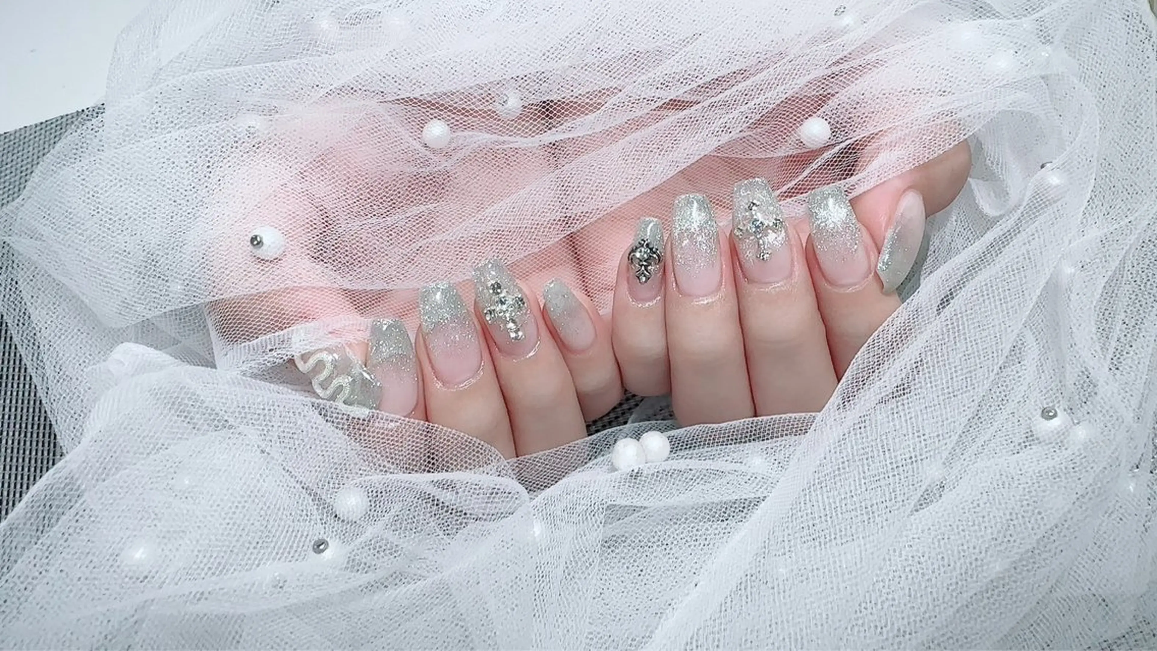 カラー グラデーションカラー Minéa nailのネイルデザイン