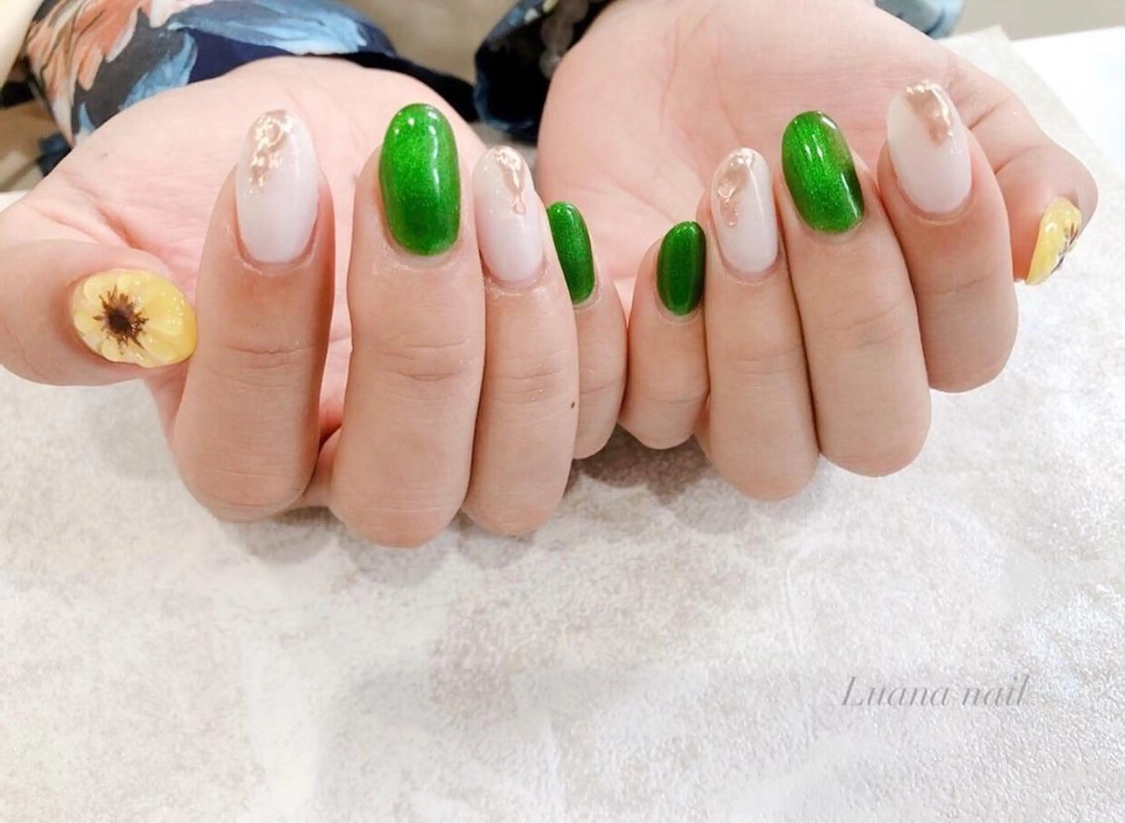 セミロング キッズ ネイル フラワーネイル ミラーネイル ぷっくりネイル Luana nail (ルアナネイル)のネイルデザイン
