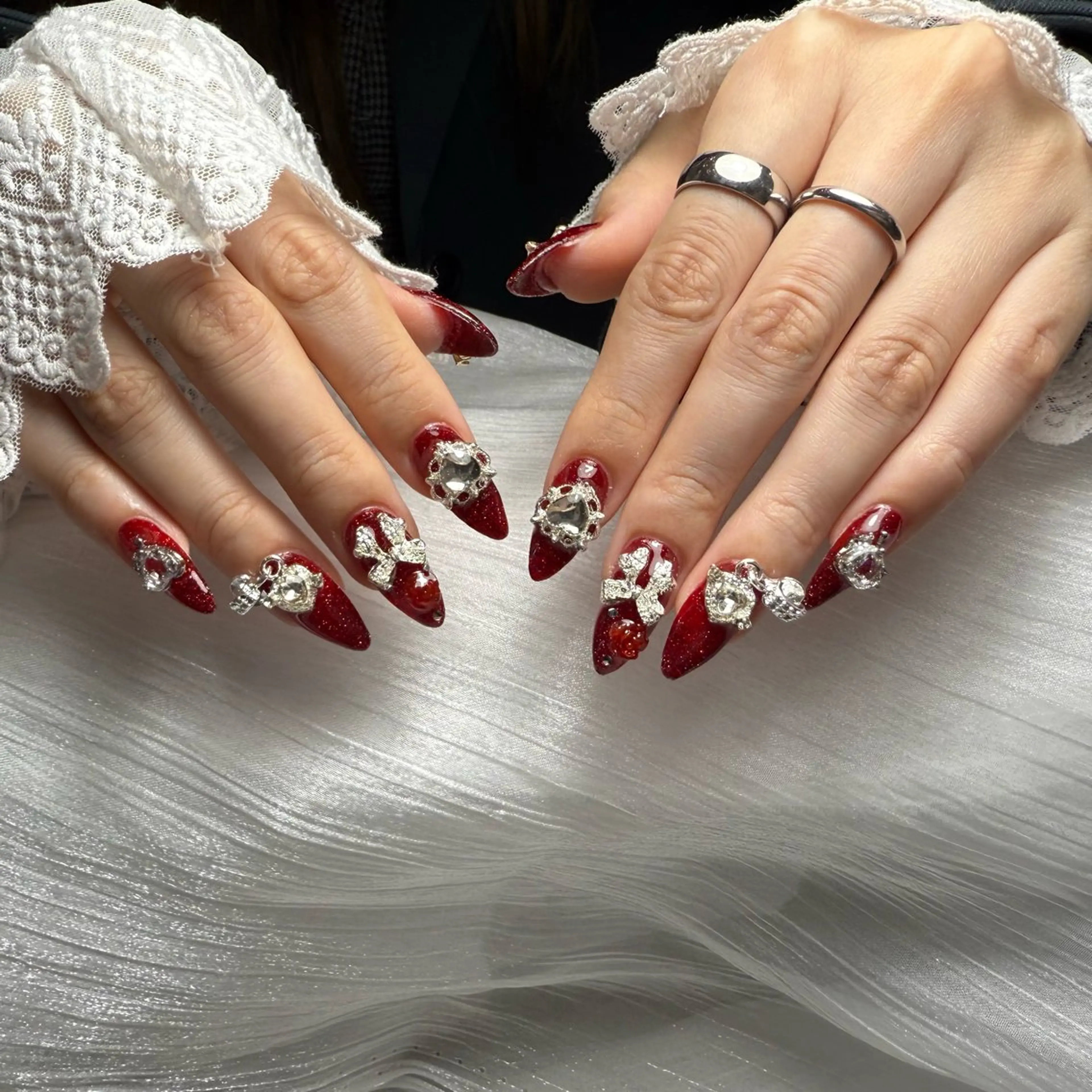 ネイル キラキラネイル マグネットネイル ミラーネイル ニュアンスネイル 春ネイル ハンドネイル Lyna 池袋のネイルデザイン