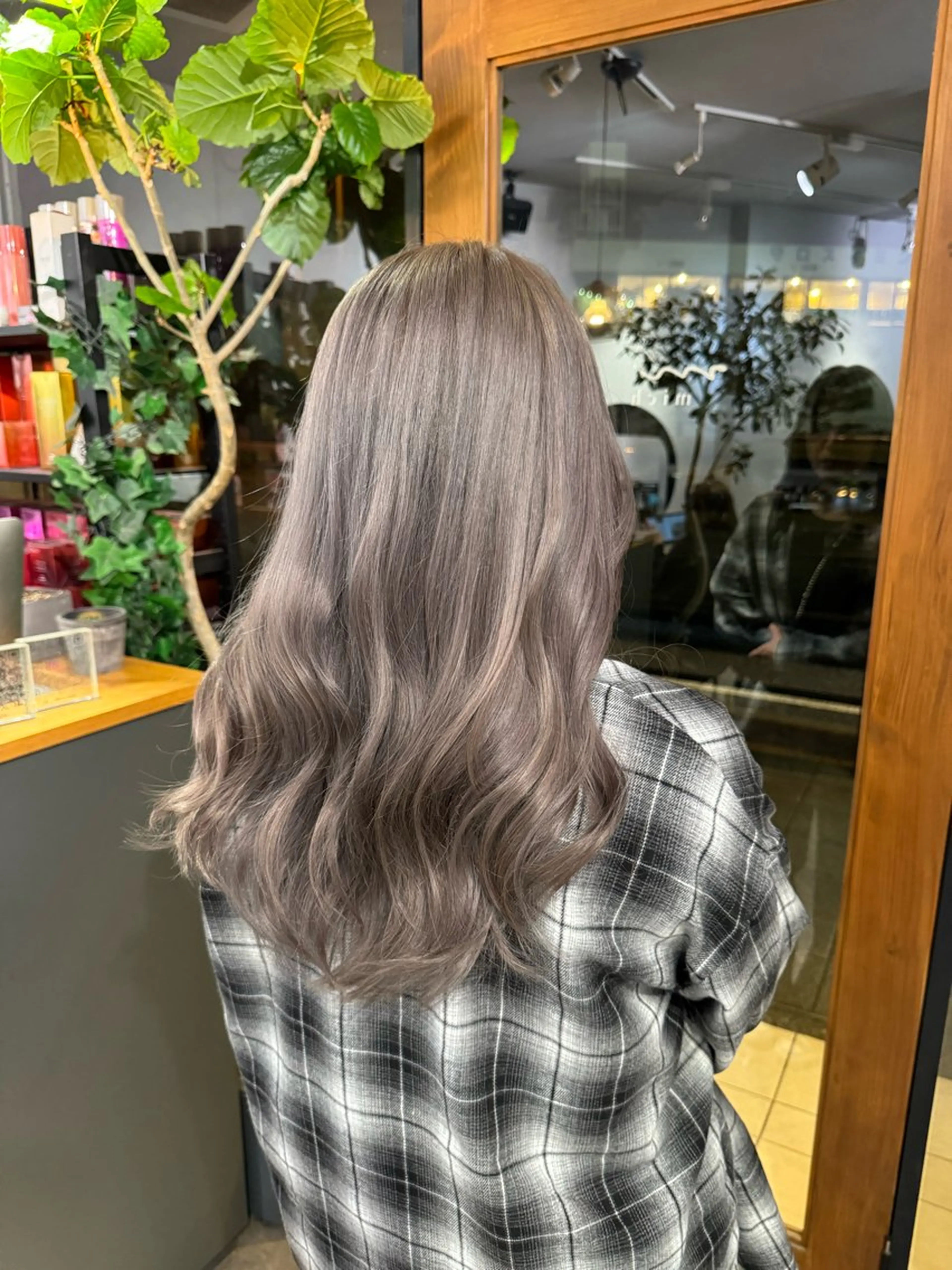 ロング 岸川 恭子のヘアスタイル