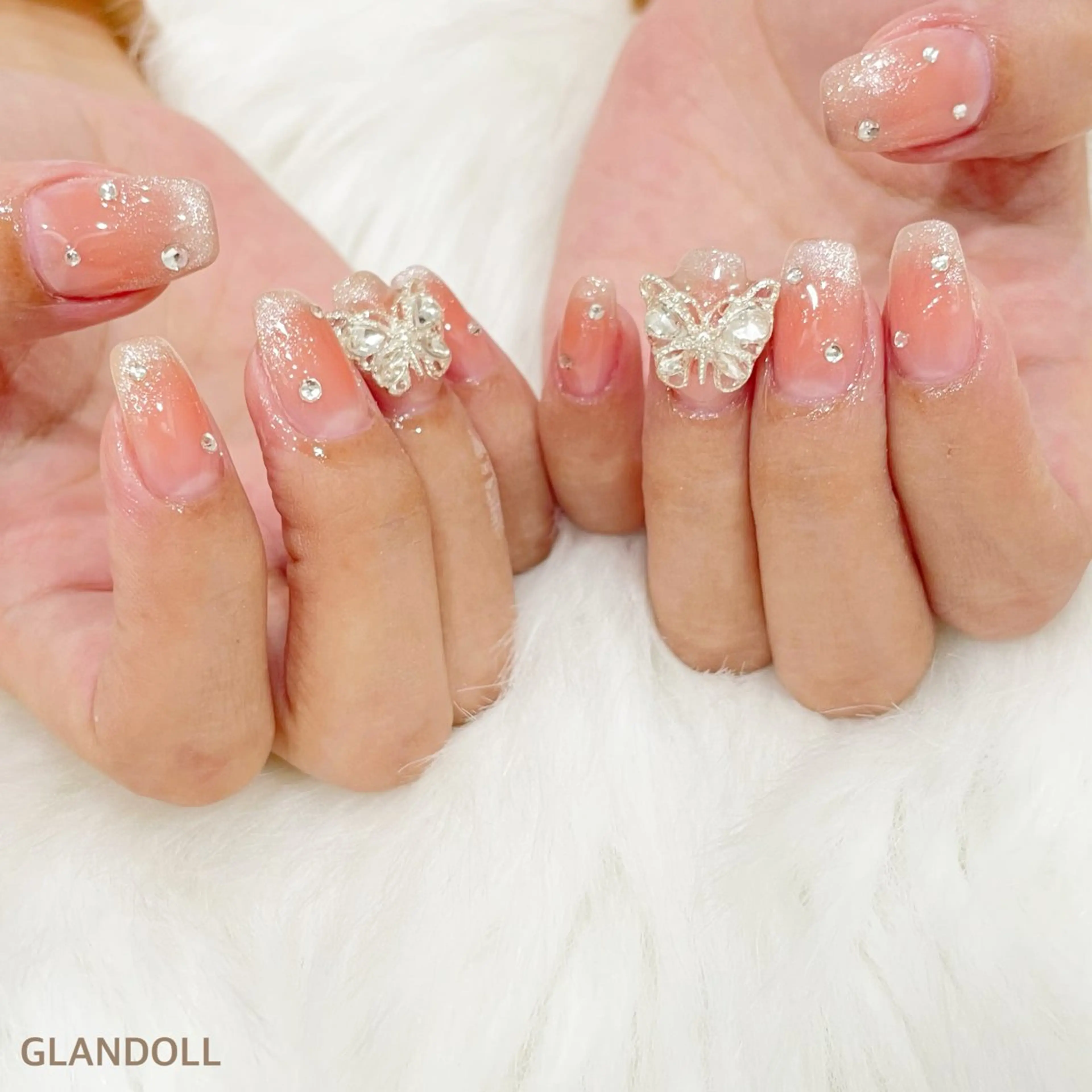 ネイル チークネイル フレンチネイル マグネットネイル マグネットフレンチ ハンドネイル GLANDOLL YURIのネイルデザイン