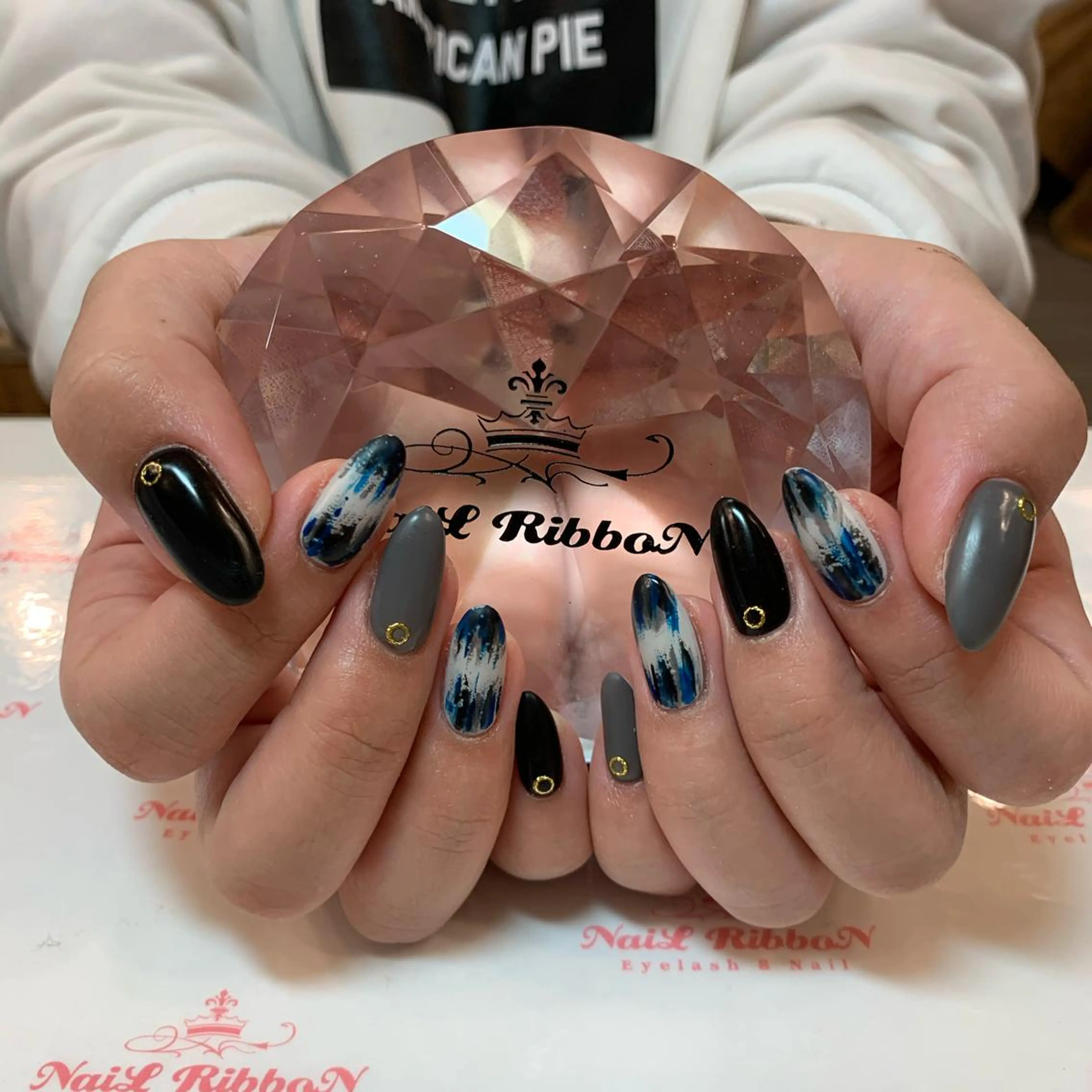 ネイル ネイルリボン 受付スタッフのネイルデザイン