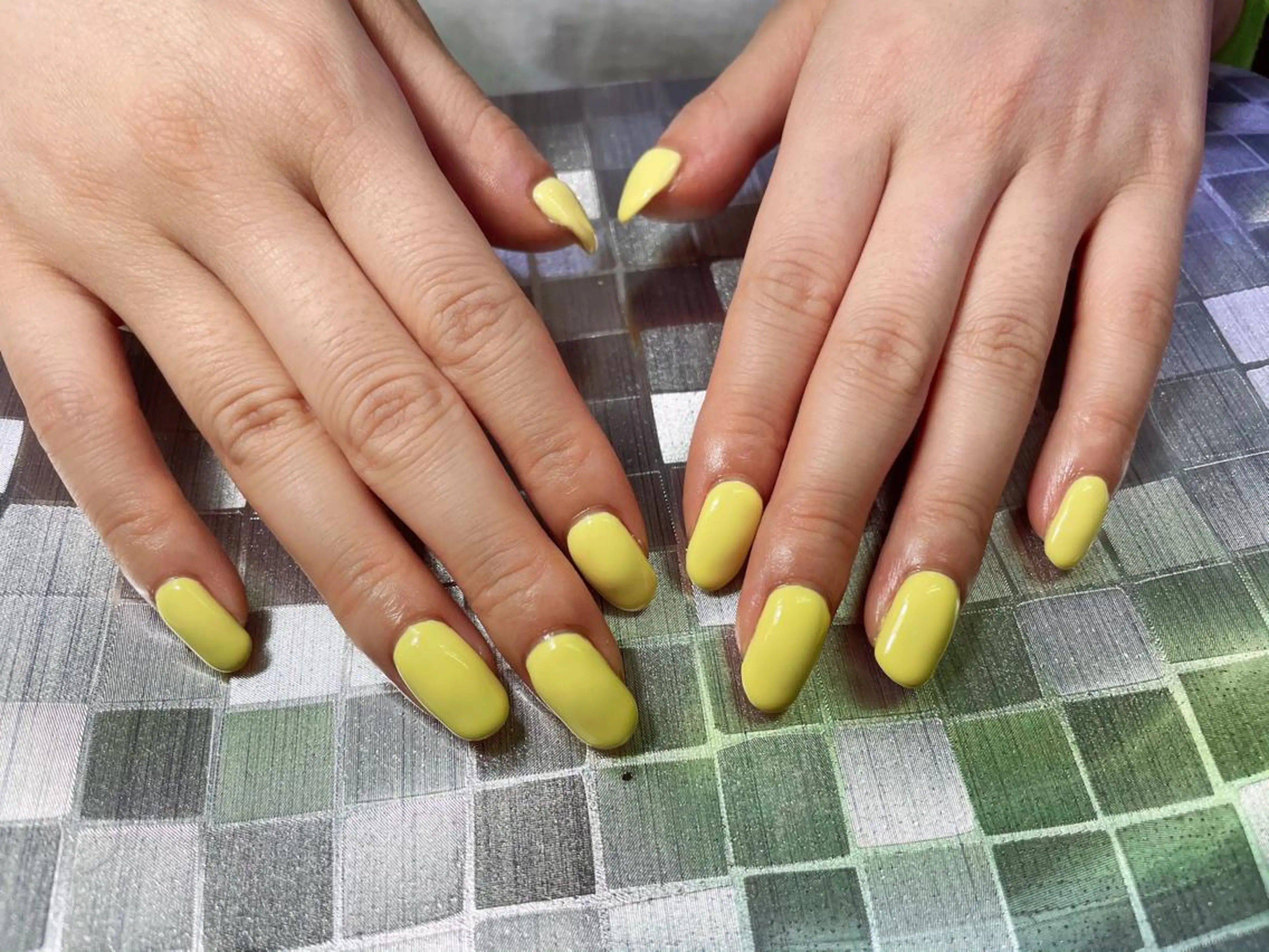 ネイル ワンカラーネイル パステルネイル 黄色 ハンドネイル Regulus 光田のネイルデザイン