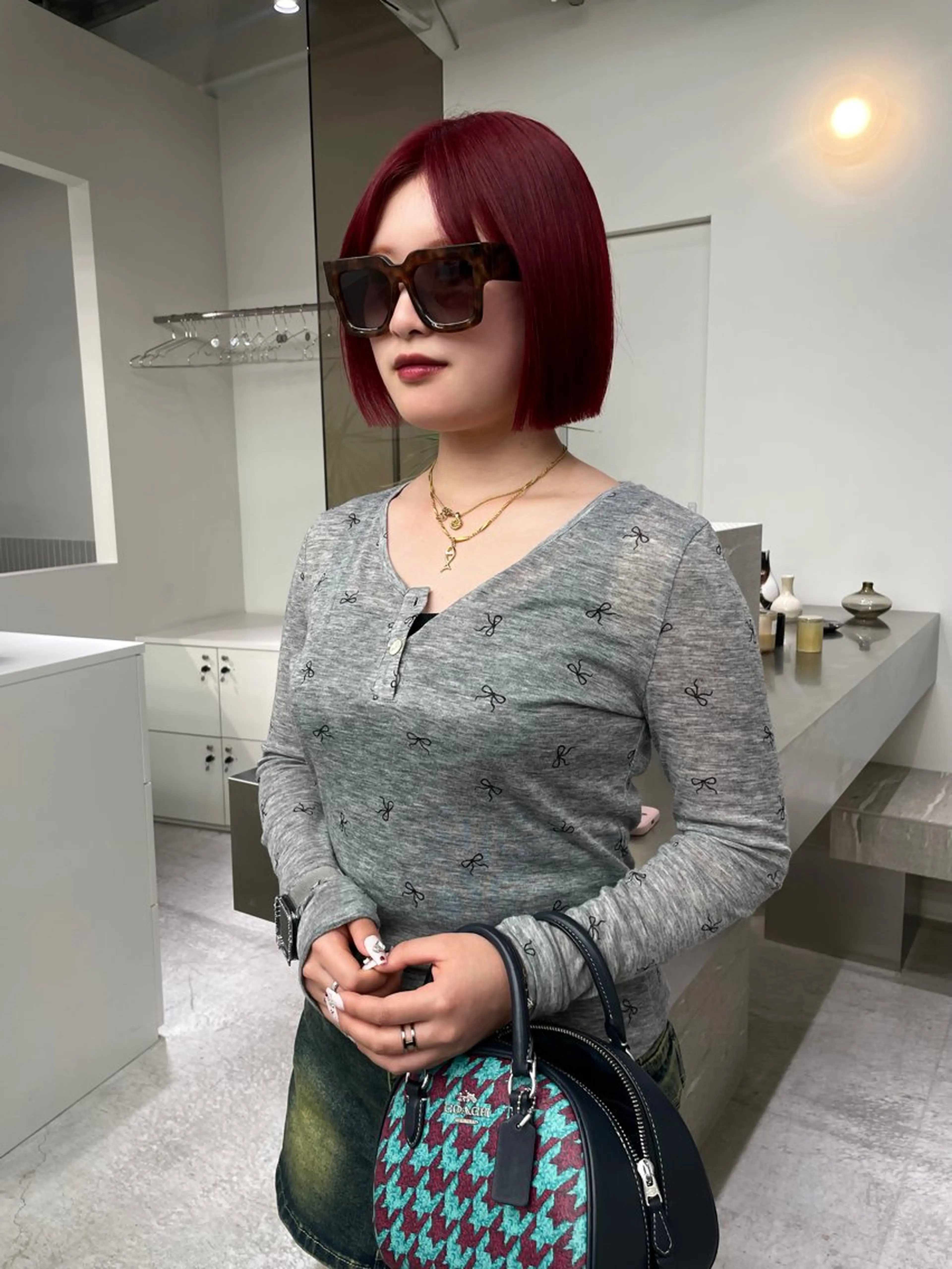 ミディアム カラー ボルドーカラー ボブ stén所属・HARUKA/原宿 ハイトーン/レイヤーのヘアスタイル