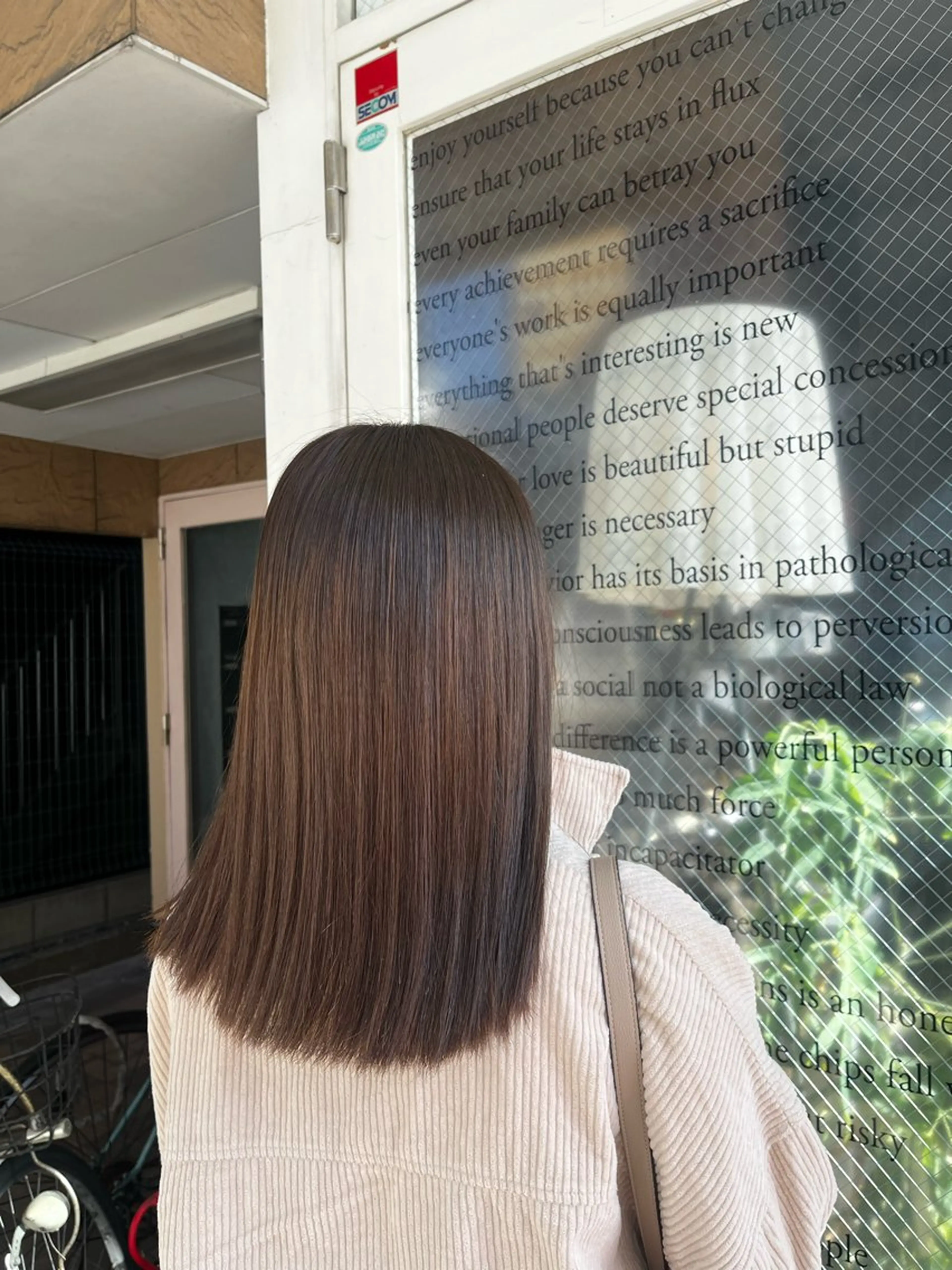 ミディアム カット 縮毛矯正 まみ/暖色カラー /デザインカラーのヘアスタイル