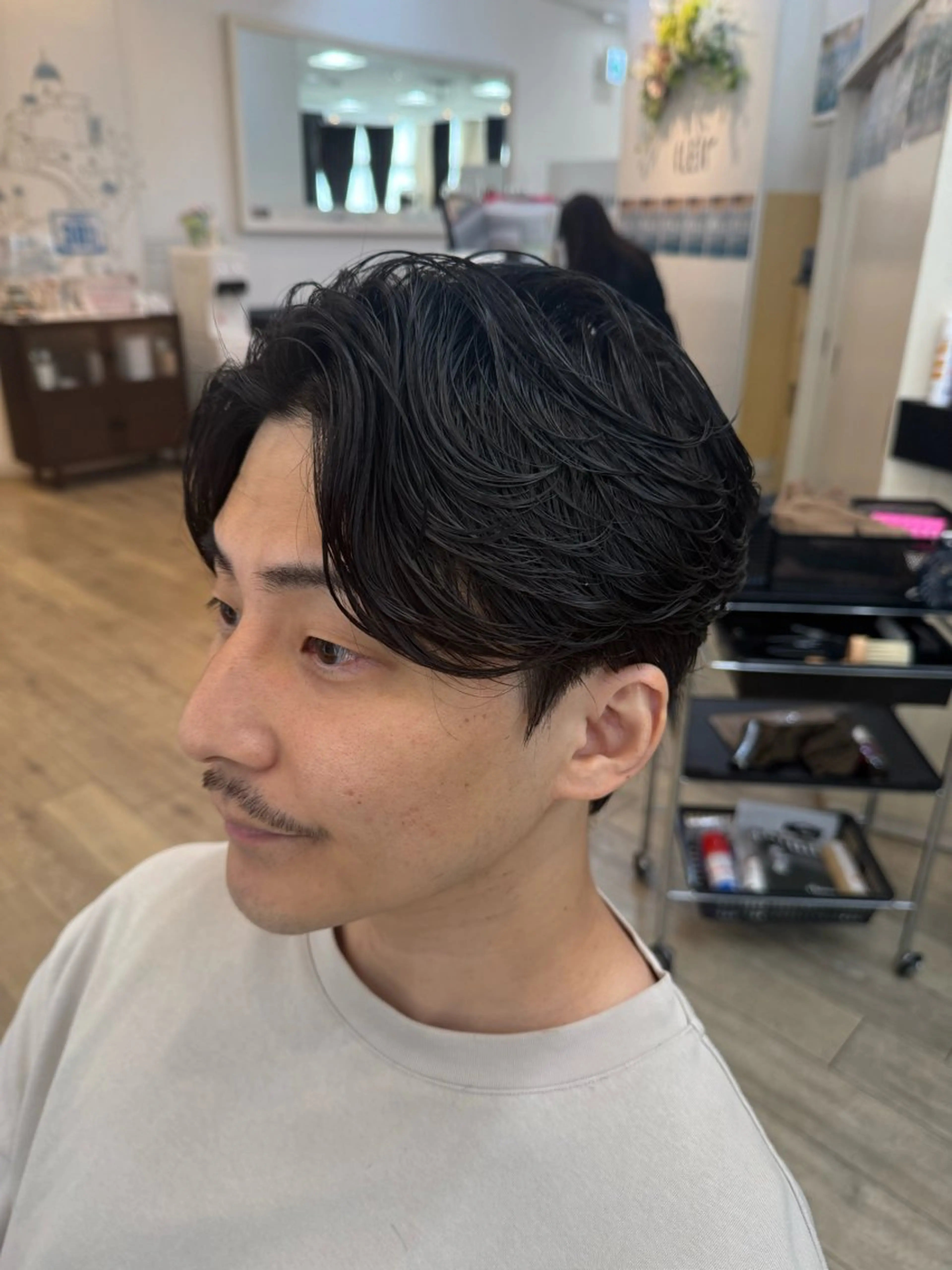 ショート パーマ メンズ フェザーパーマ メンズパーマ ショートヘア カット パーマ 市川 博紀 副店長のヘアスタイル