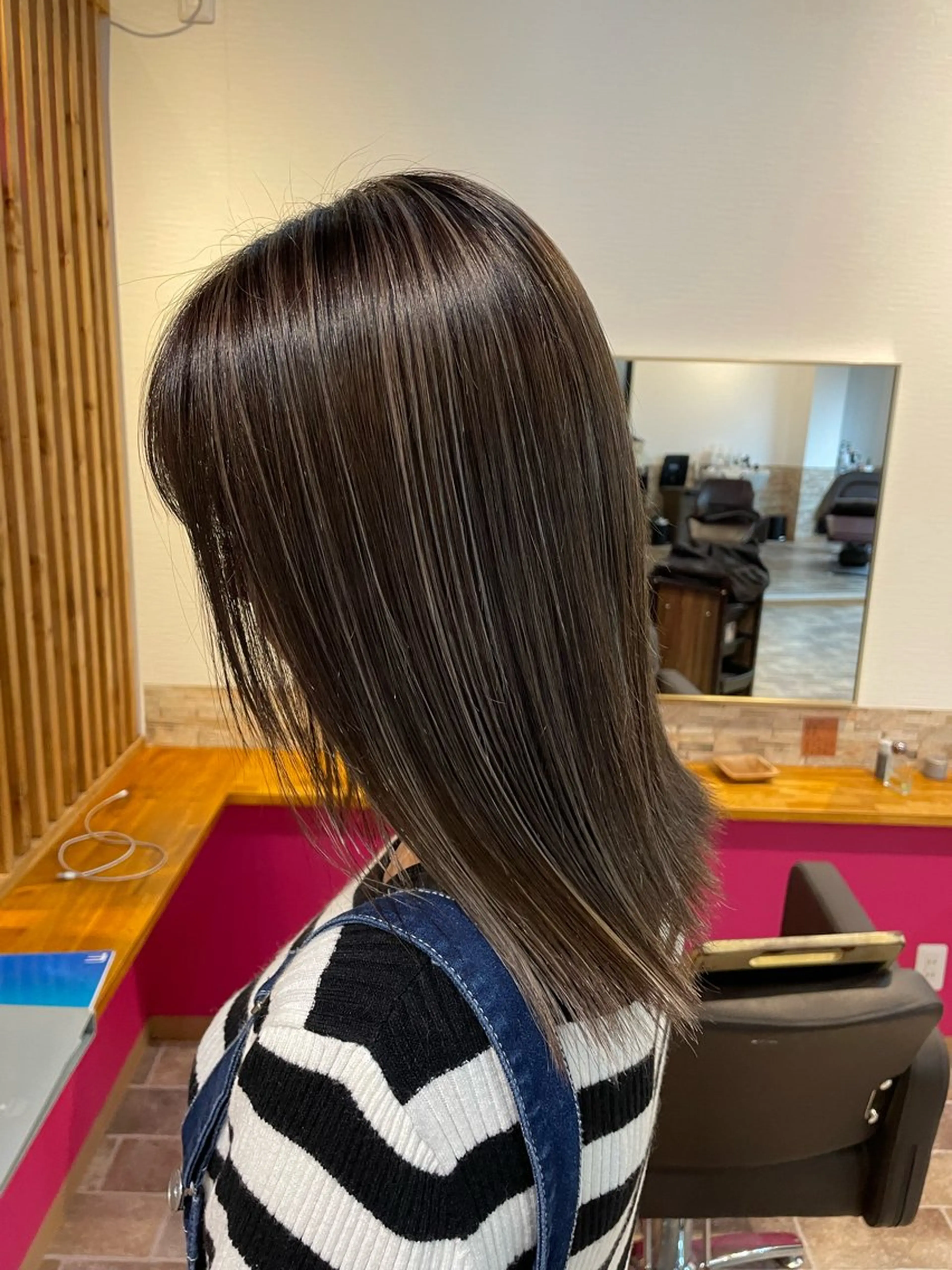 セミロング カラー ベージュカラー ハイライトカラー ハイライト ヘアカラー トリートメント STAR RIVER所属・YUI/ ブリーチカラー🌷のヘアスタイル