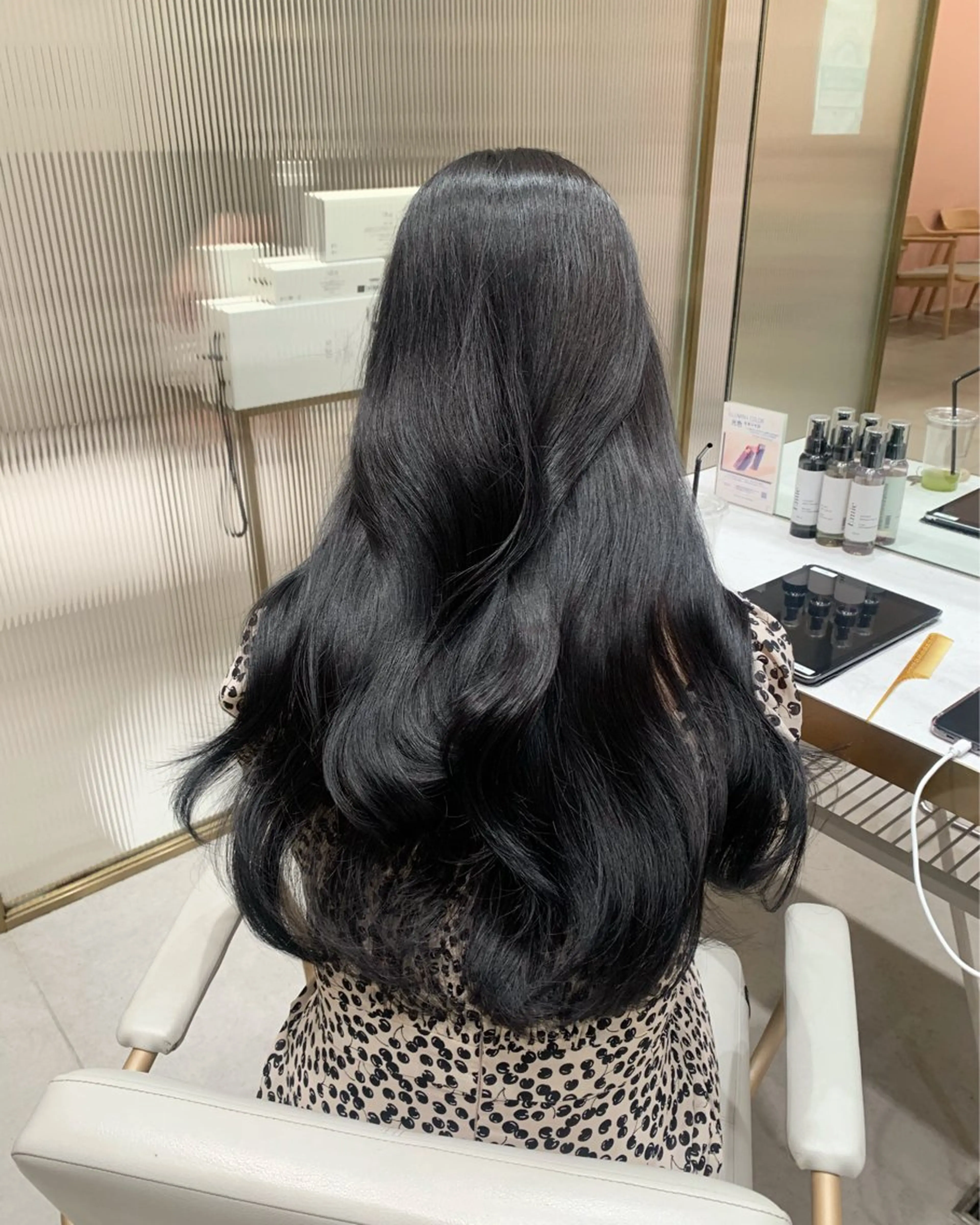 ロング カラー ヘアカラー トリートメント 内田 志乃のヘアスタイル