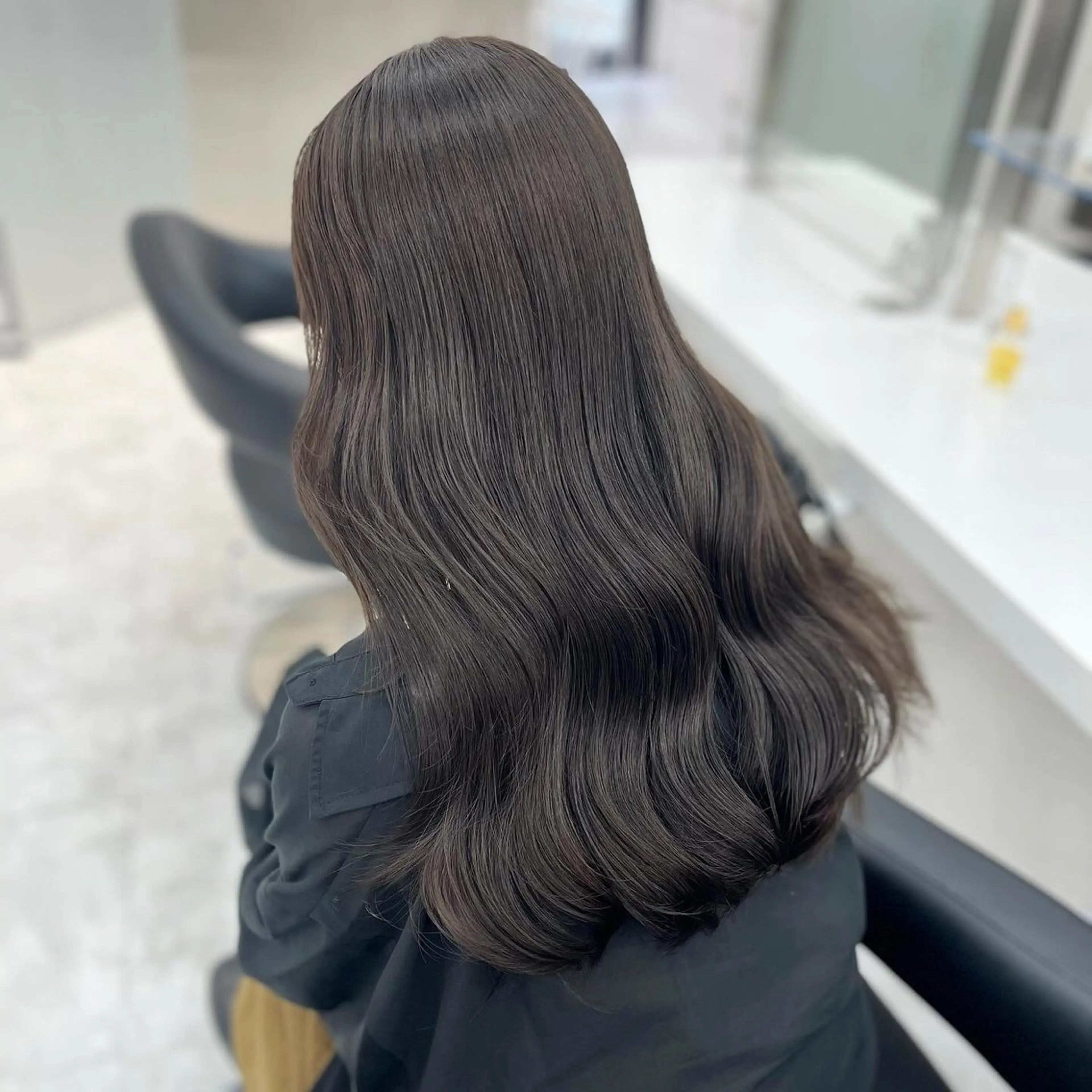 ロング カラー 黒髪 髪質改善 韓国風ヘア 縮毛矯正 トリートメント ヘアカラー トリートメント ヘアセット ブリーチなし Ⅰ 髪質改善カラーのヘアスタイル