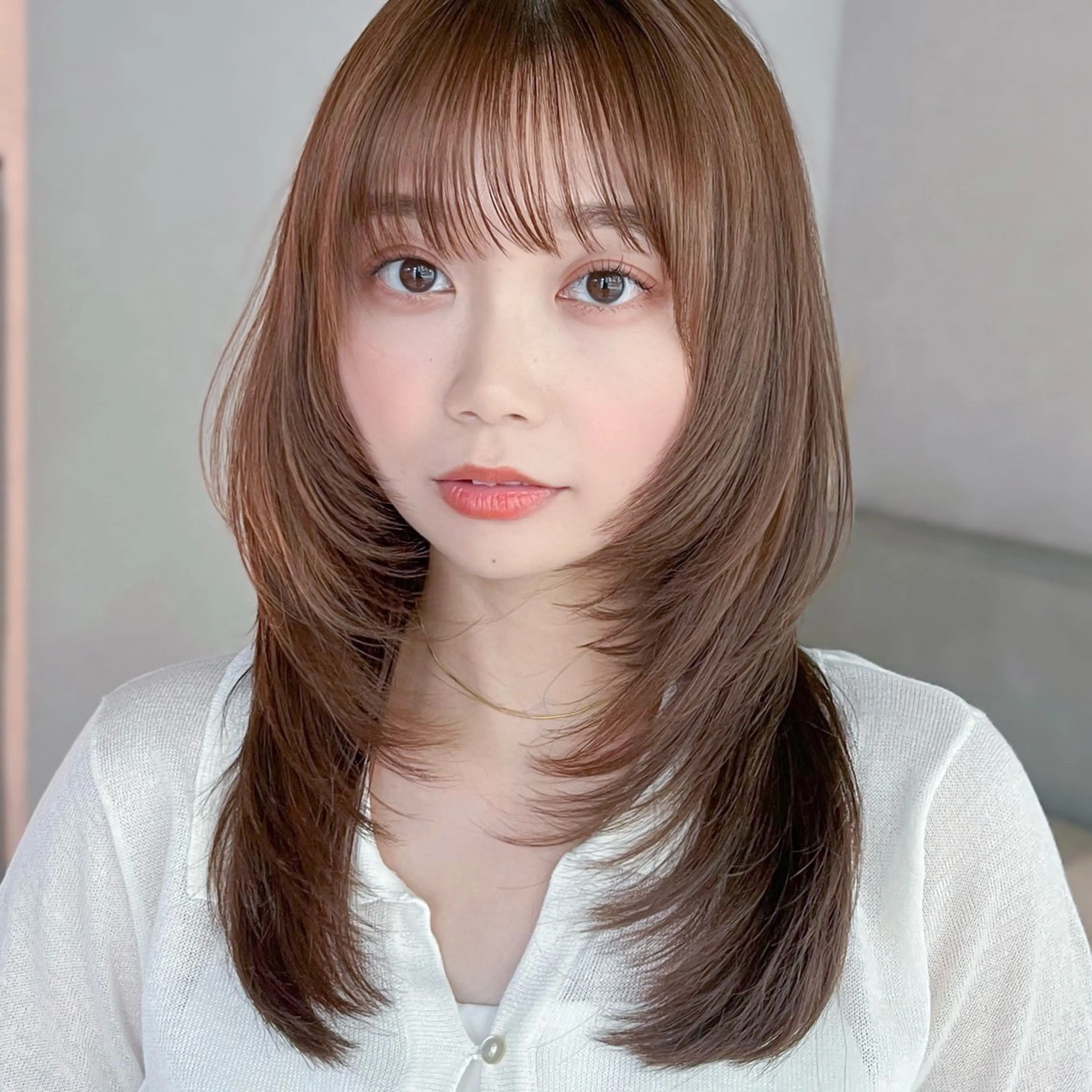 ミディアム カラー ミディアムレイヤー ベージュカラー レイヤーカット manami/ レイヤー/小顔カットのヘアスタイル