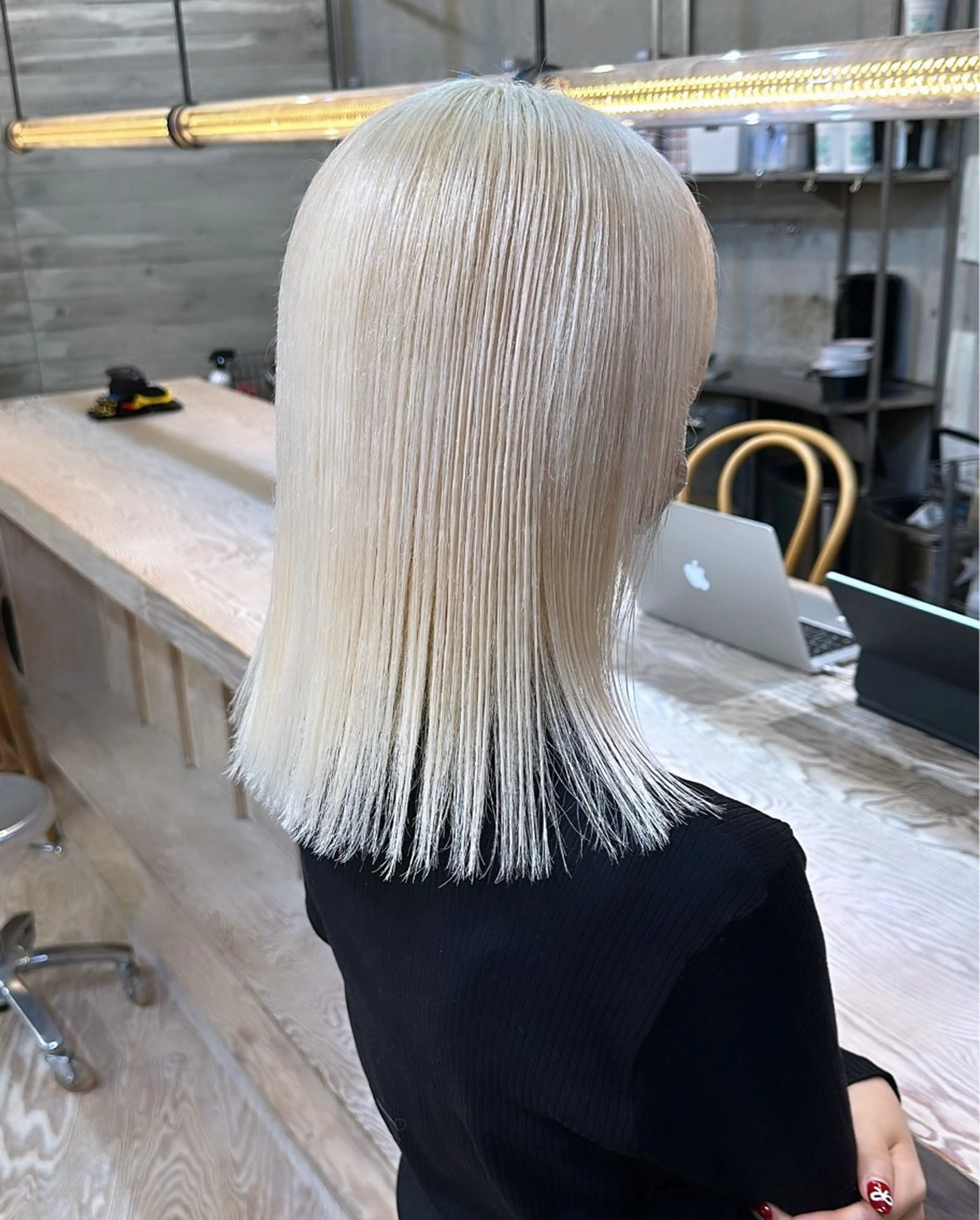 ミディアム カラー 抜きっぱなしブロンド ササキカズマのヘアスタイル