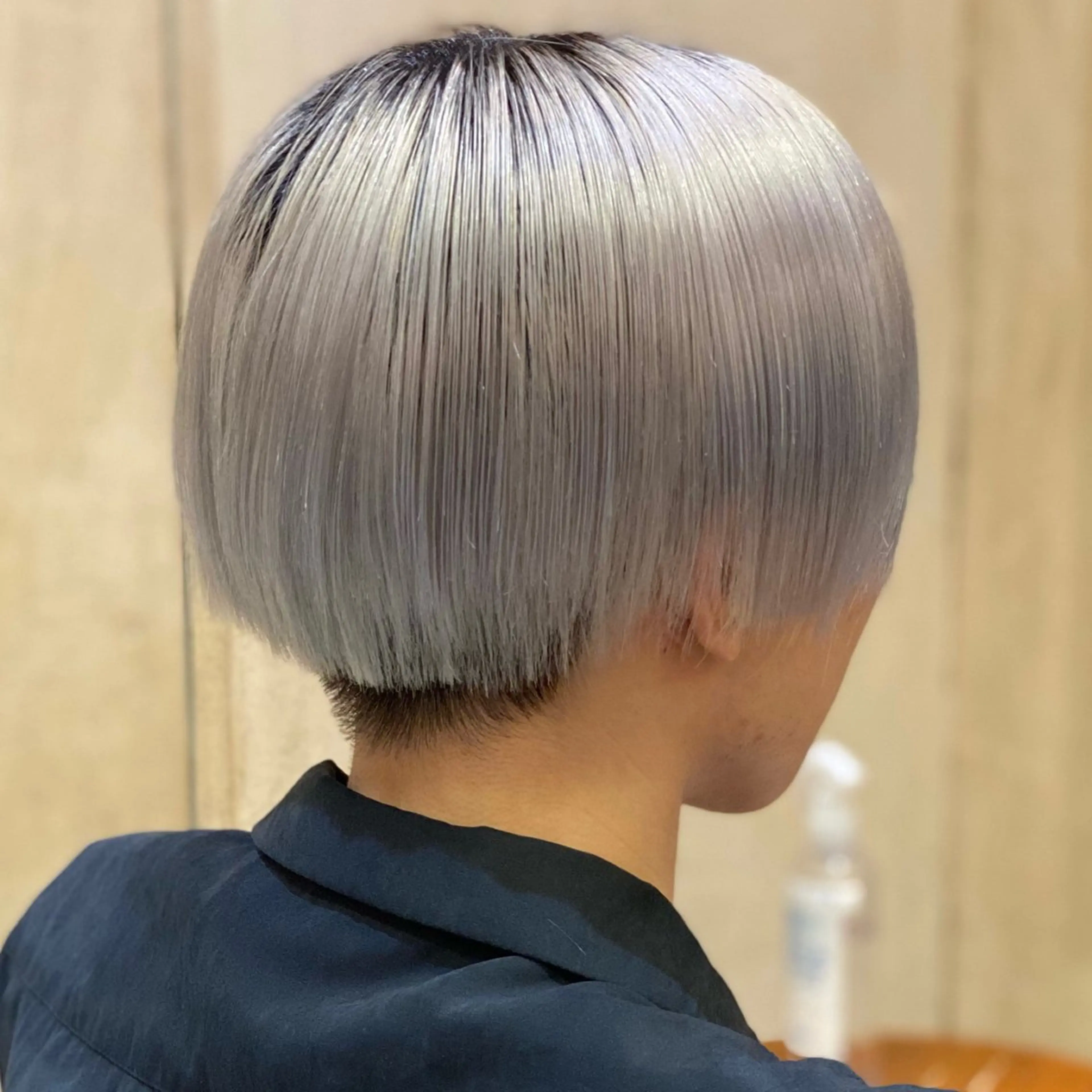 ショート カラー ブリーチ ケアブリーチ ハイトーンカラー シルバー ホワイトシルバー ヘアカラー トリートメント ヘアセット ✨ブリーチ支持No1 複雑履歴修正/舘岡のヘアスタイル