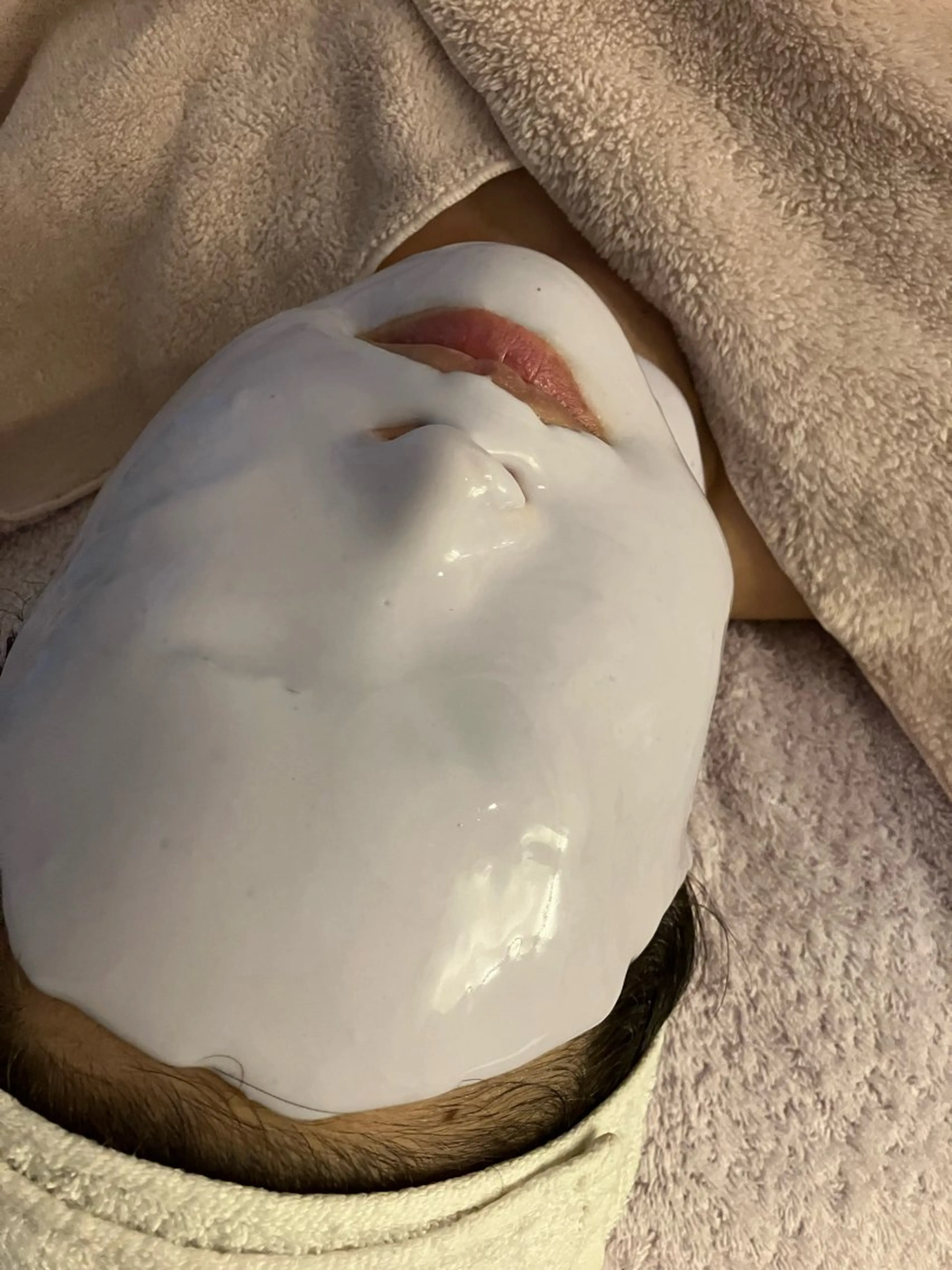 【胸元・肩・首・お顔のエステ＋シワ改善パック💜】年末お肌総仕上げ♥️目元美容液ケア付き♥️贅沢フルコースエステ♪の写真