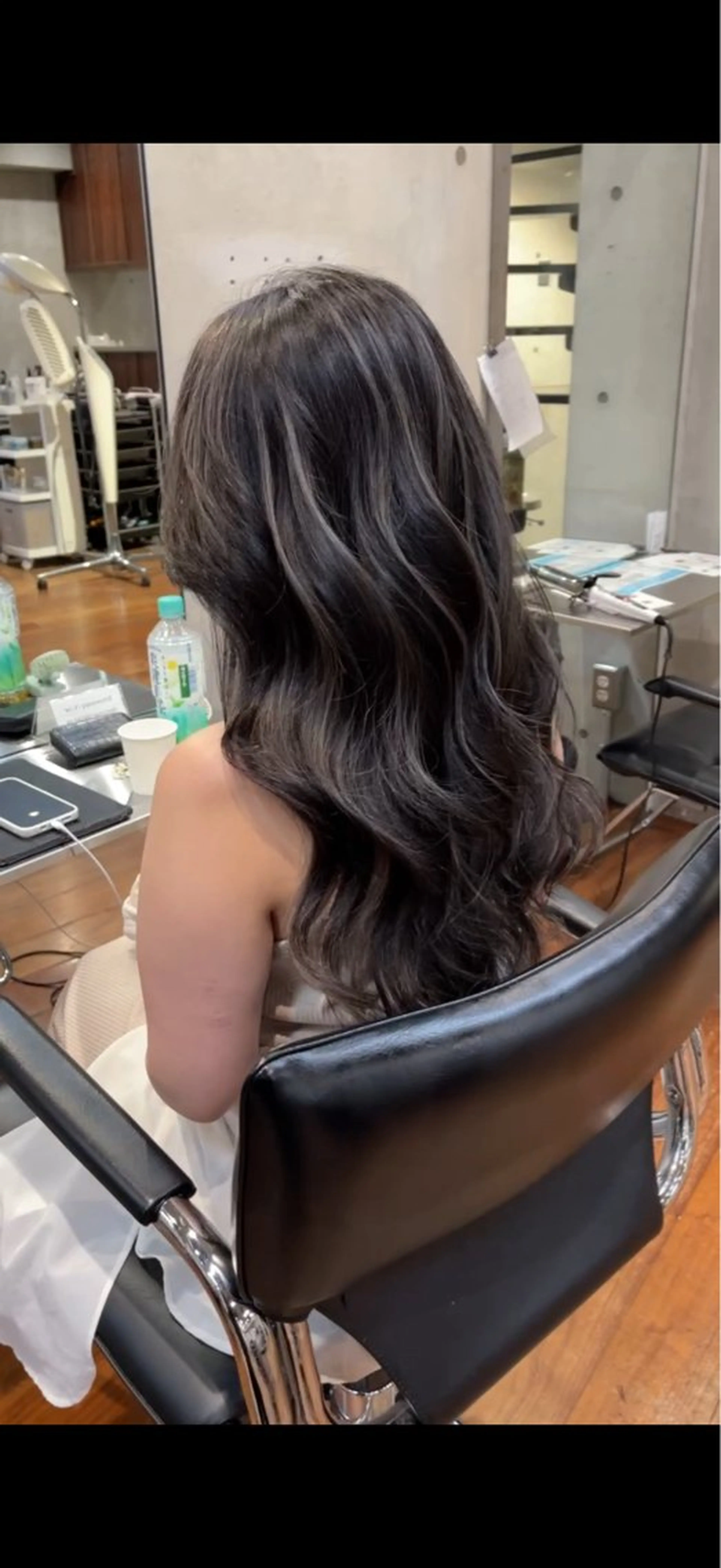 ロング ハイライト ヘアカラー YOLO 渋谷 RIONAのヘアスタイル