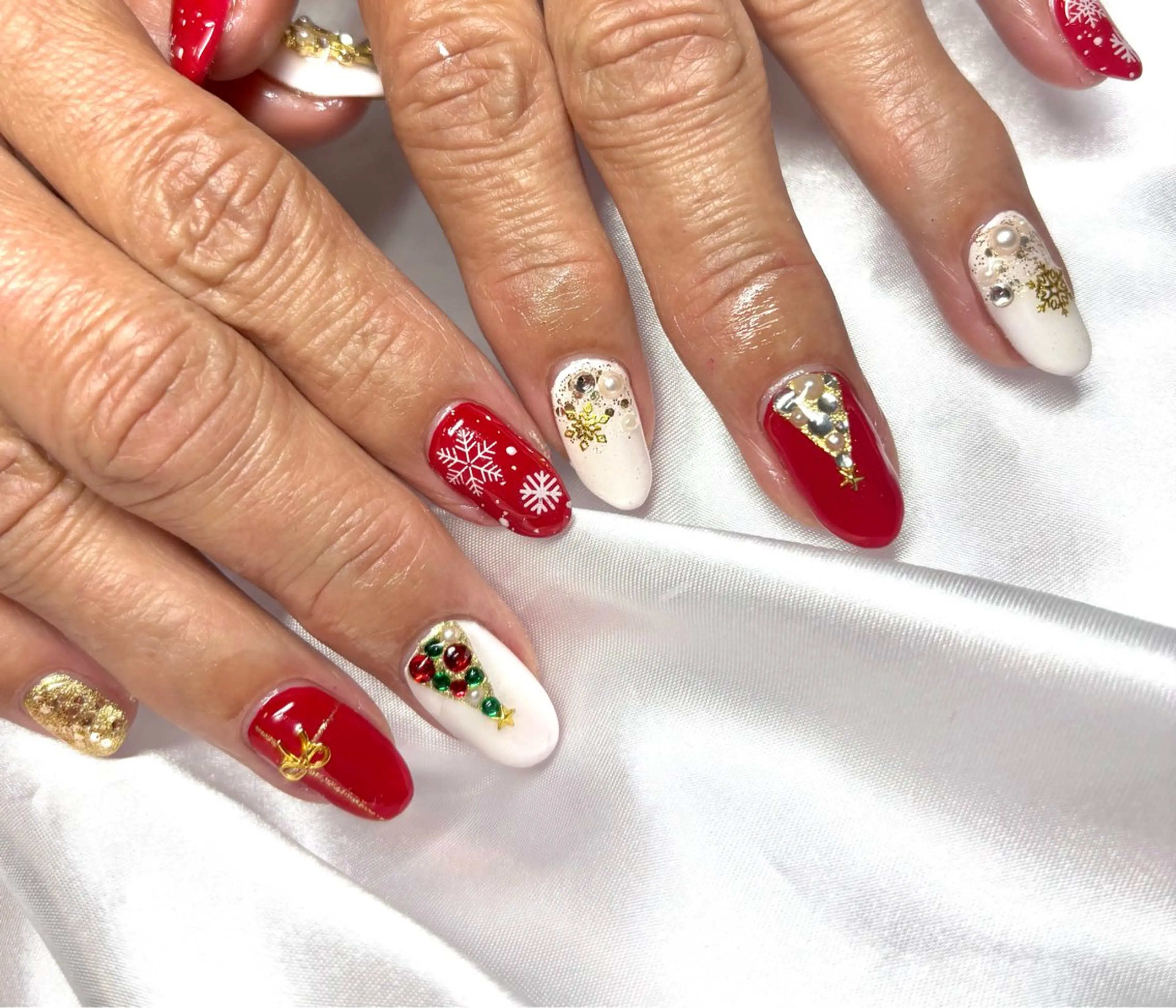 ミディアム クリスマス LOVEnail tomoのネイルデザイン