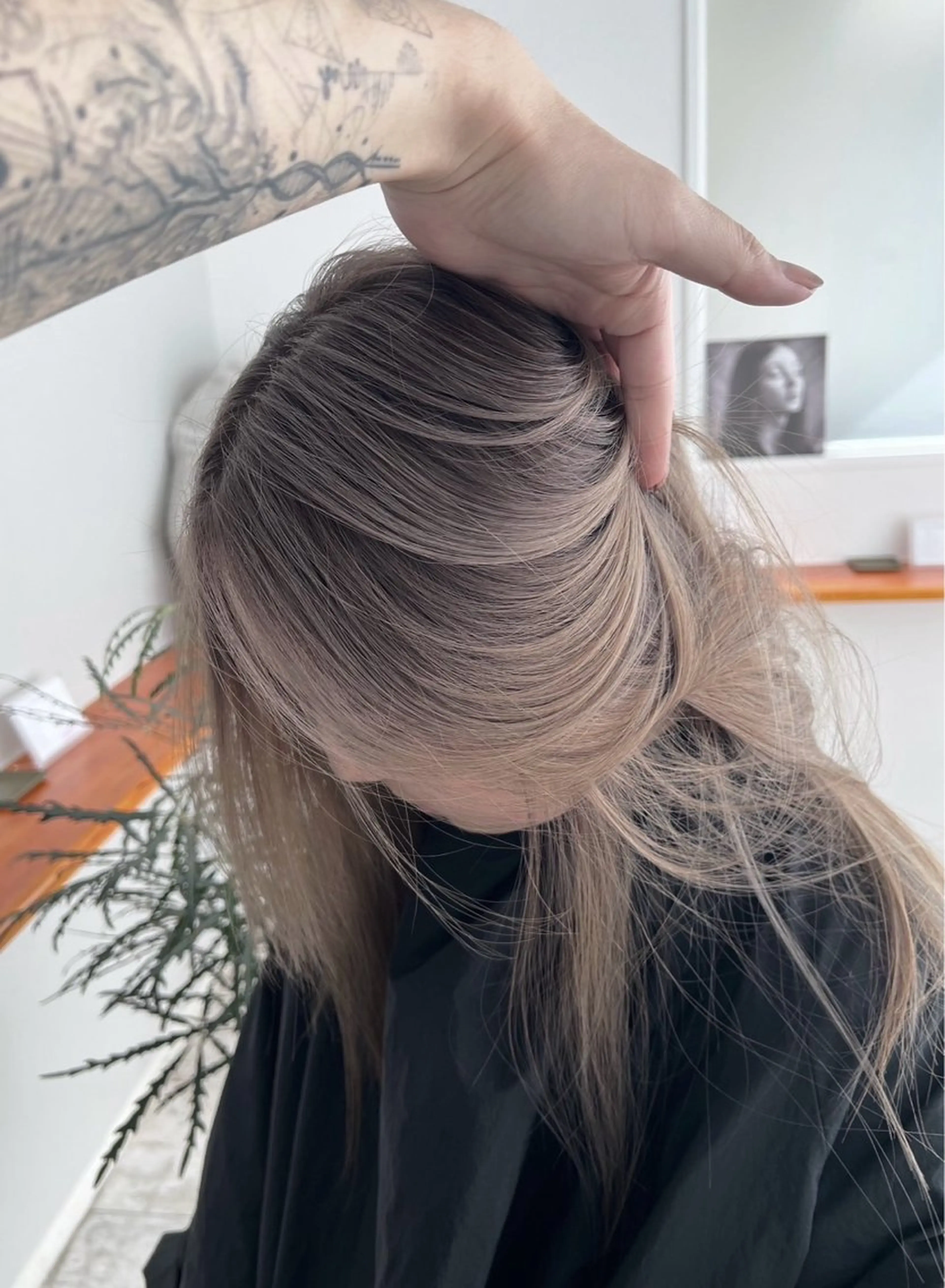 セミロング カラー バレイヤージュ ベージュカラー ホワイトベージュ レイヤーカット ヘアカラー トリートメント ROBIN所属・指名数No.1 /NAOYAのヘアスタイル