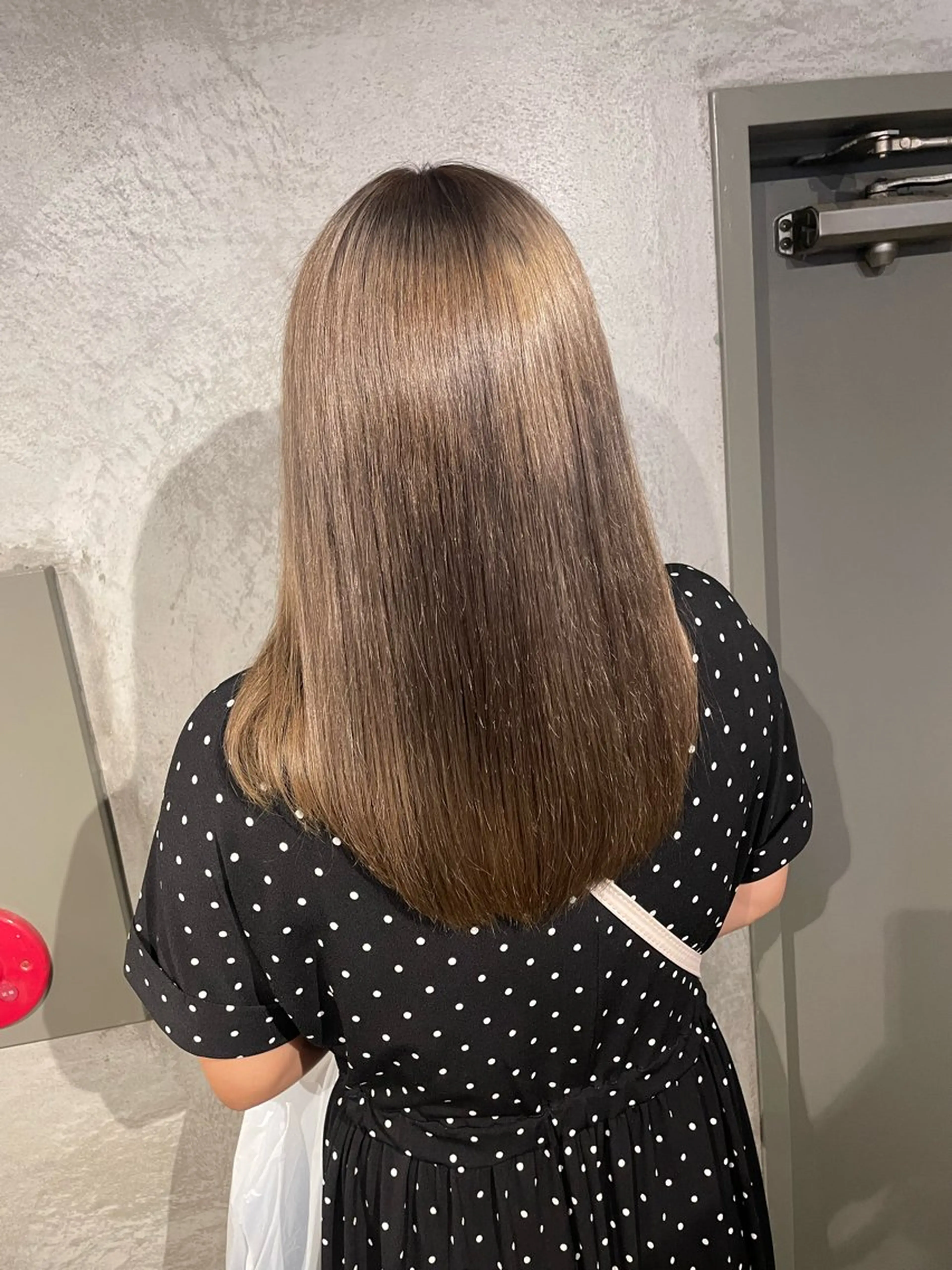 セミロング カラー ブリーチ ヘアカラー マツナガ トモコのヘアスタイル