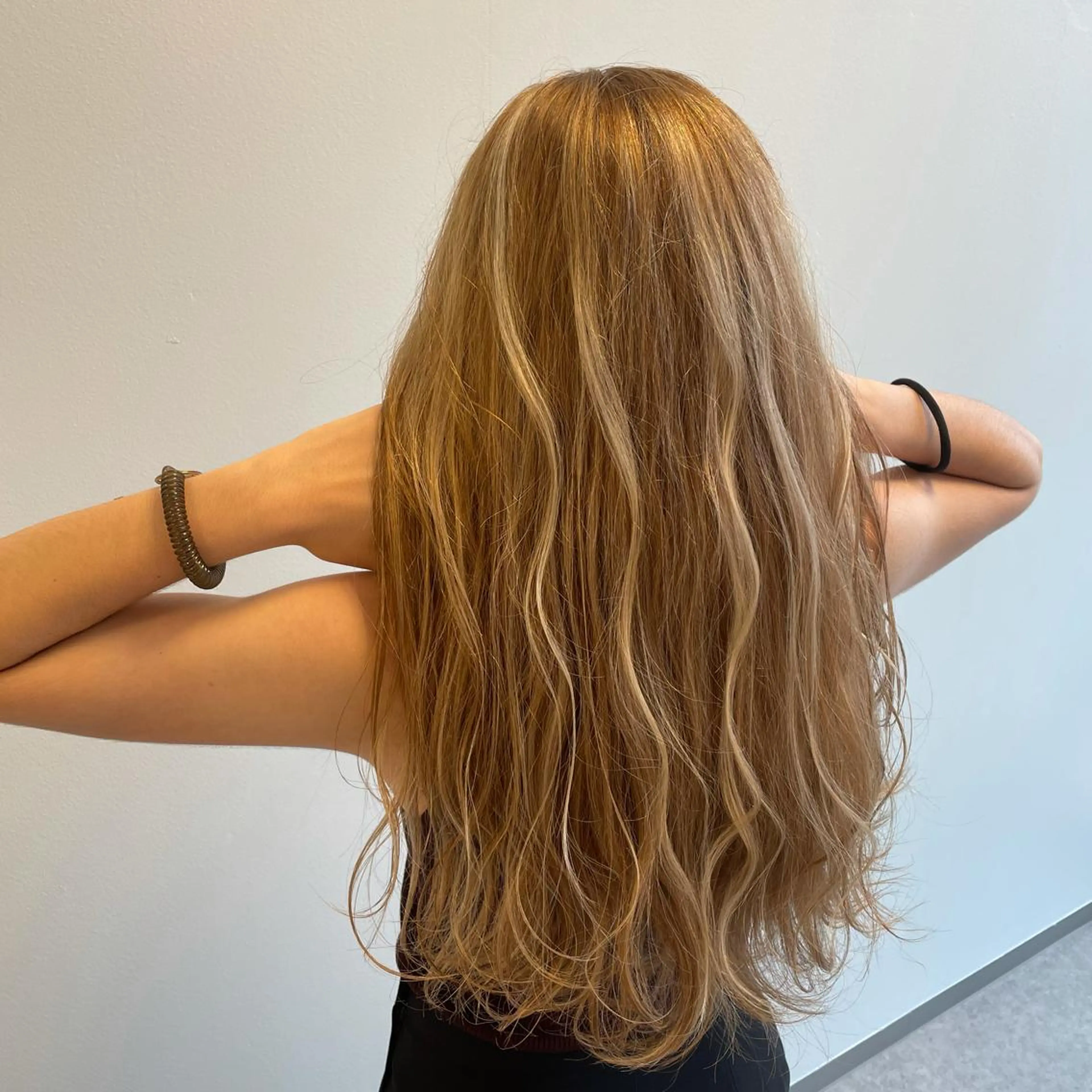 ロング カラー ハイライトカラー ハイライト 似合わせスタイル 岡田勇哉のヘアスタイル