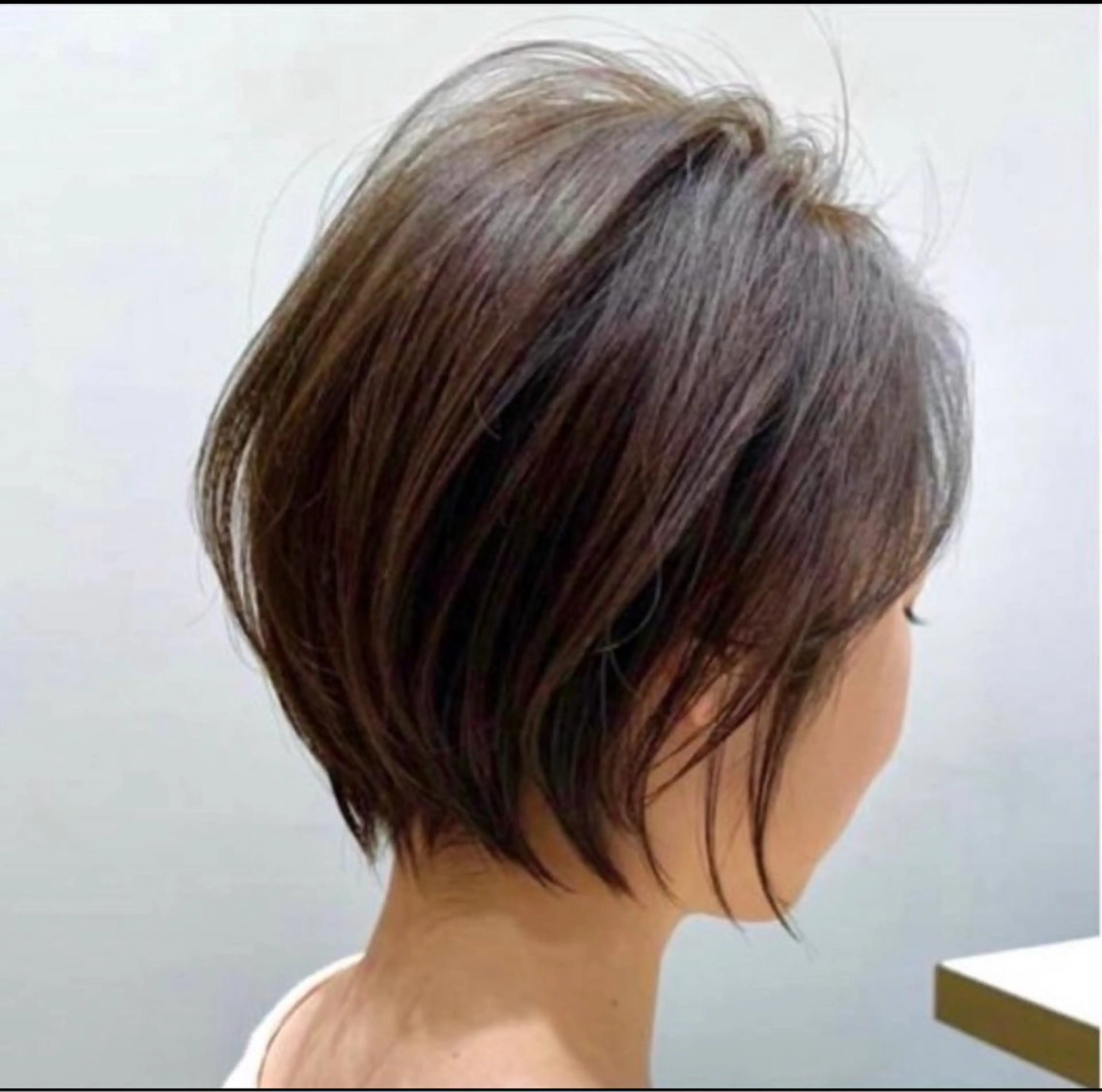 ショート レイヤーカット/ 顔まわり/アオイのヘアスタイル